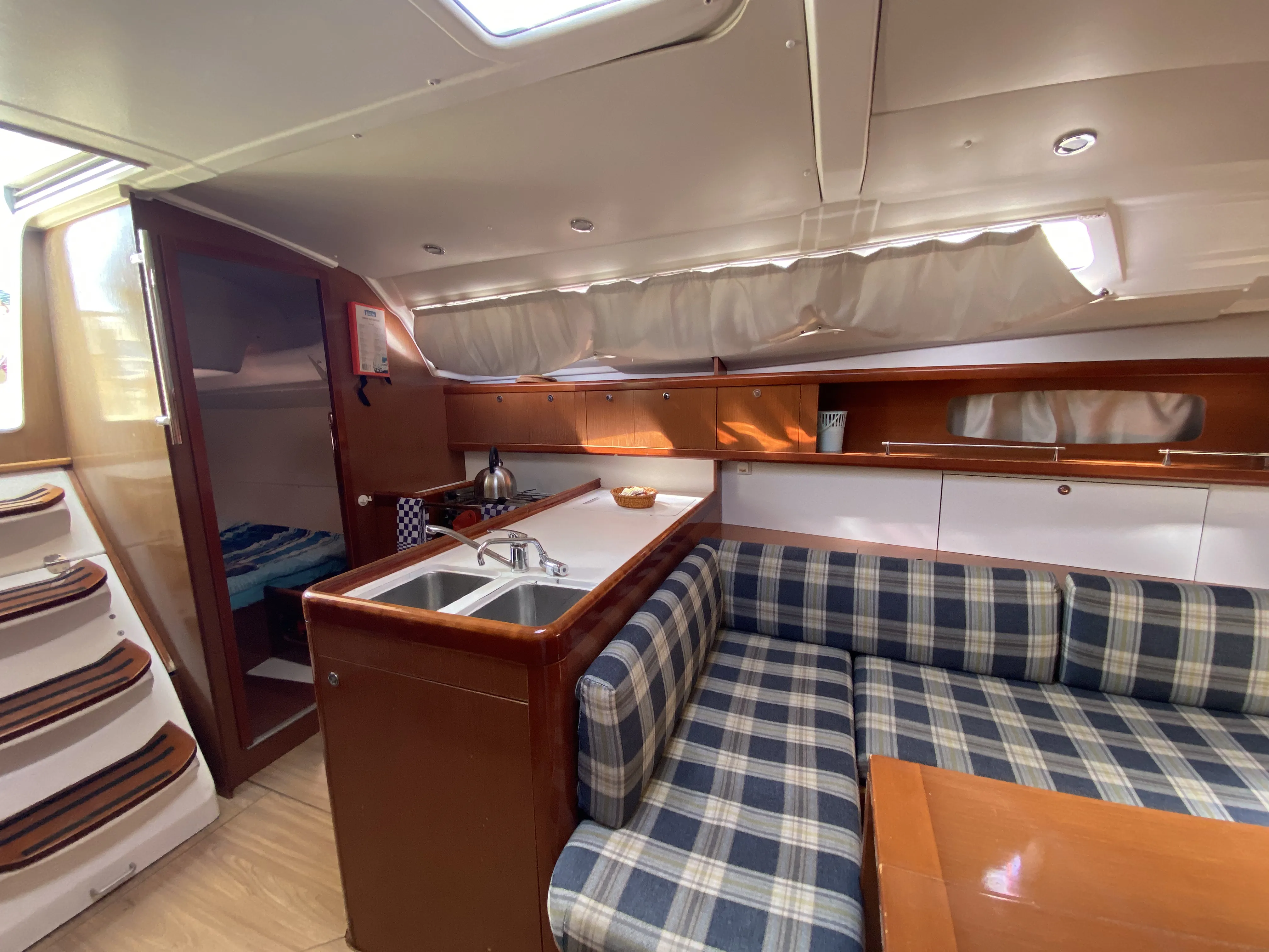 Oceanis 37 Glen Rosa — фотография яхты 2