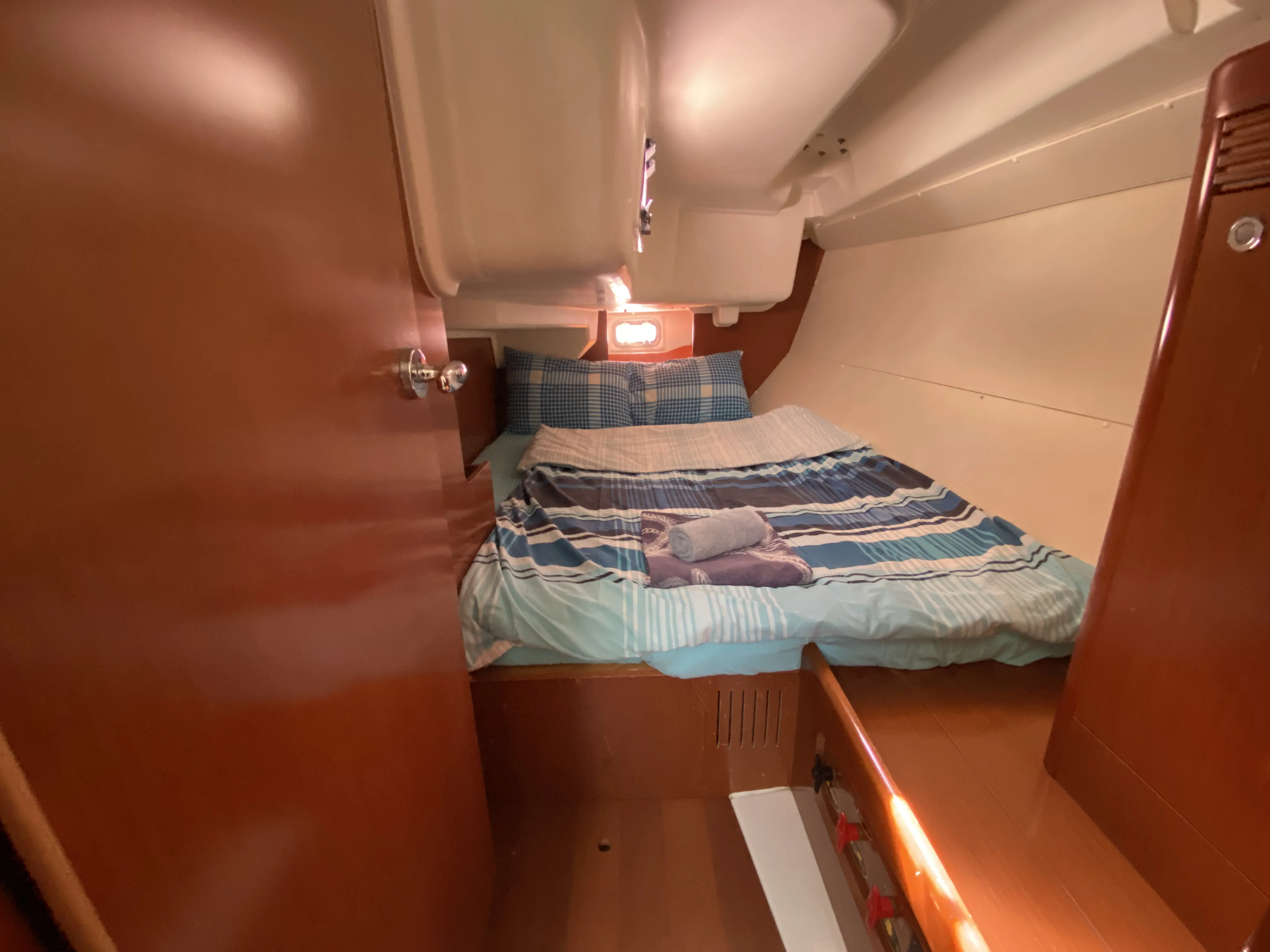 Oceanis 37 Glen Rosa — фотография яхты 14
