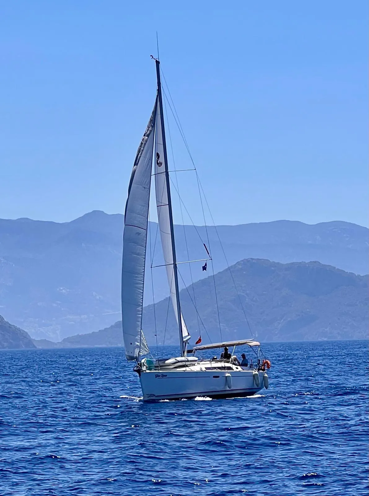 Oceanis 37 Glen Rosa — фотография яхты 12