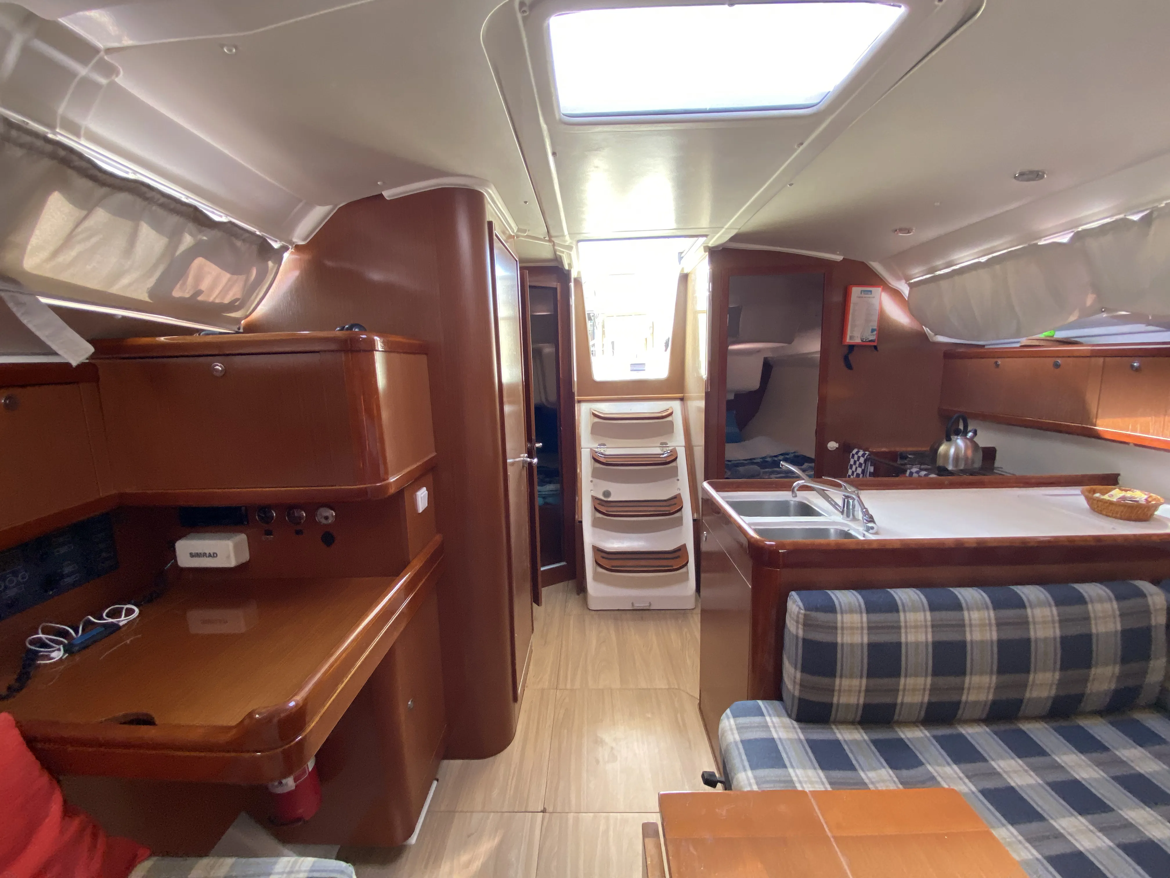 Oceanis 37 Glen Rosa — фотография яхты 4