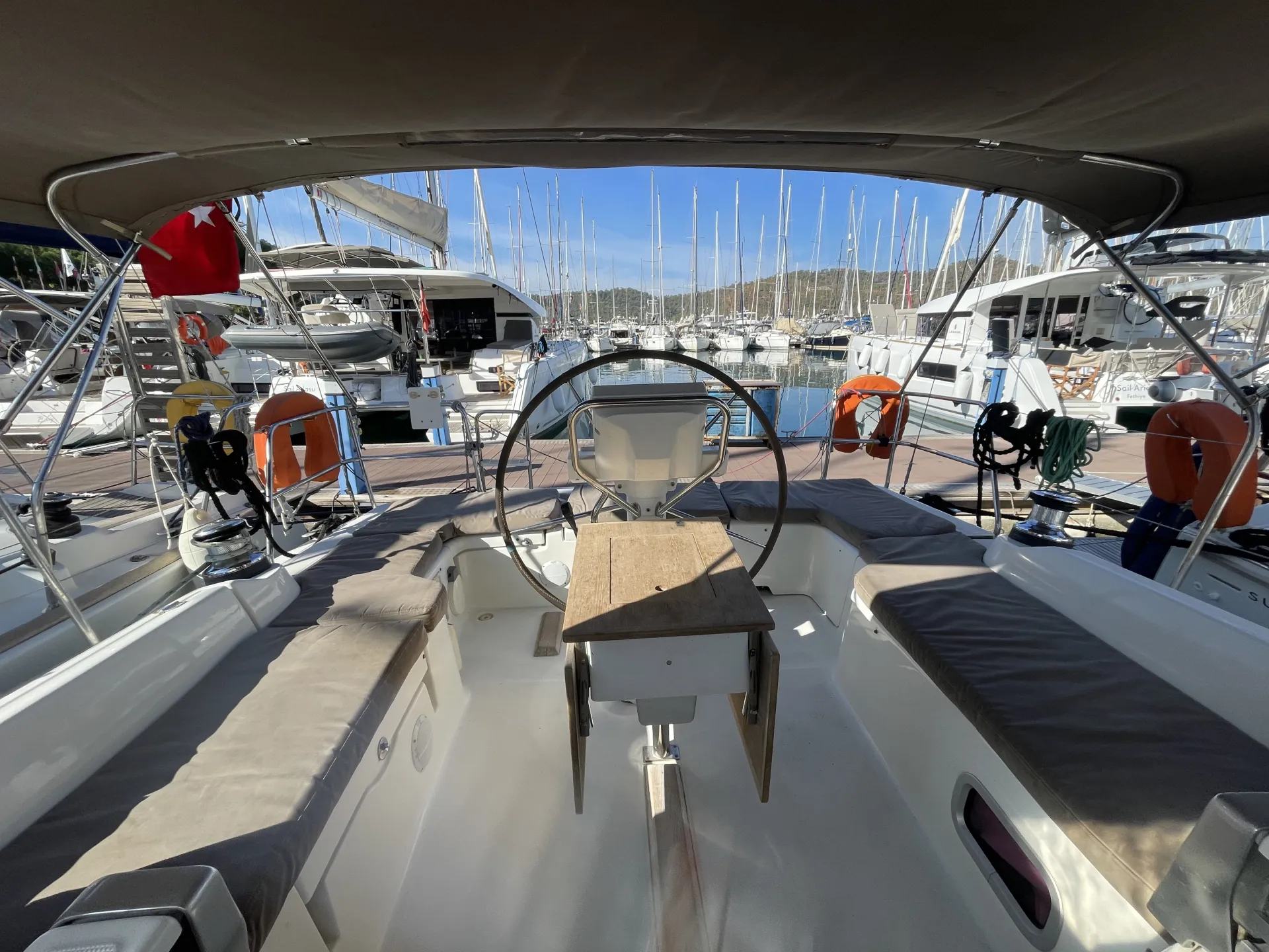 Oceanis 37 Glen Rosa — фотография яхты 6