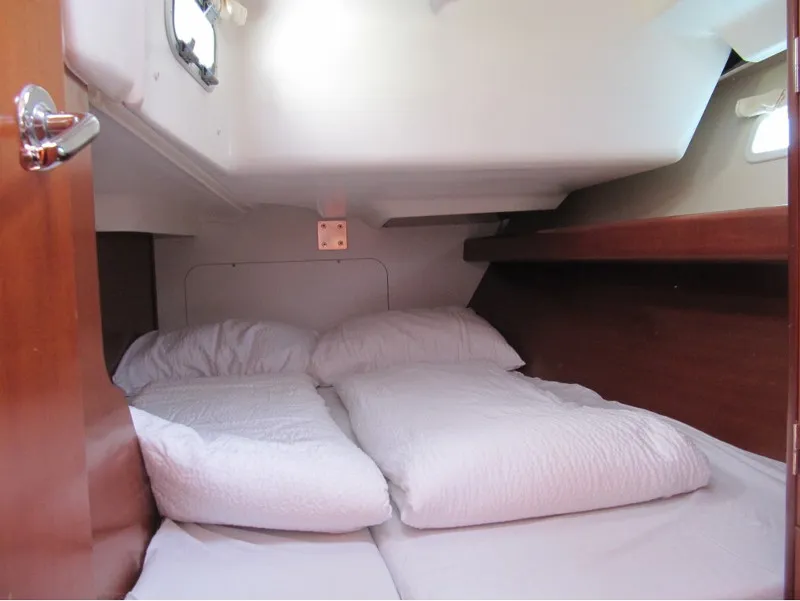 Oceanis 393 Mare — yacht photo 2
