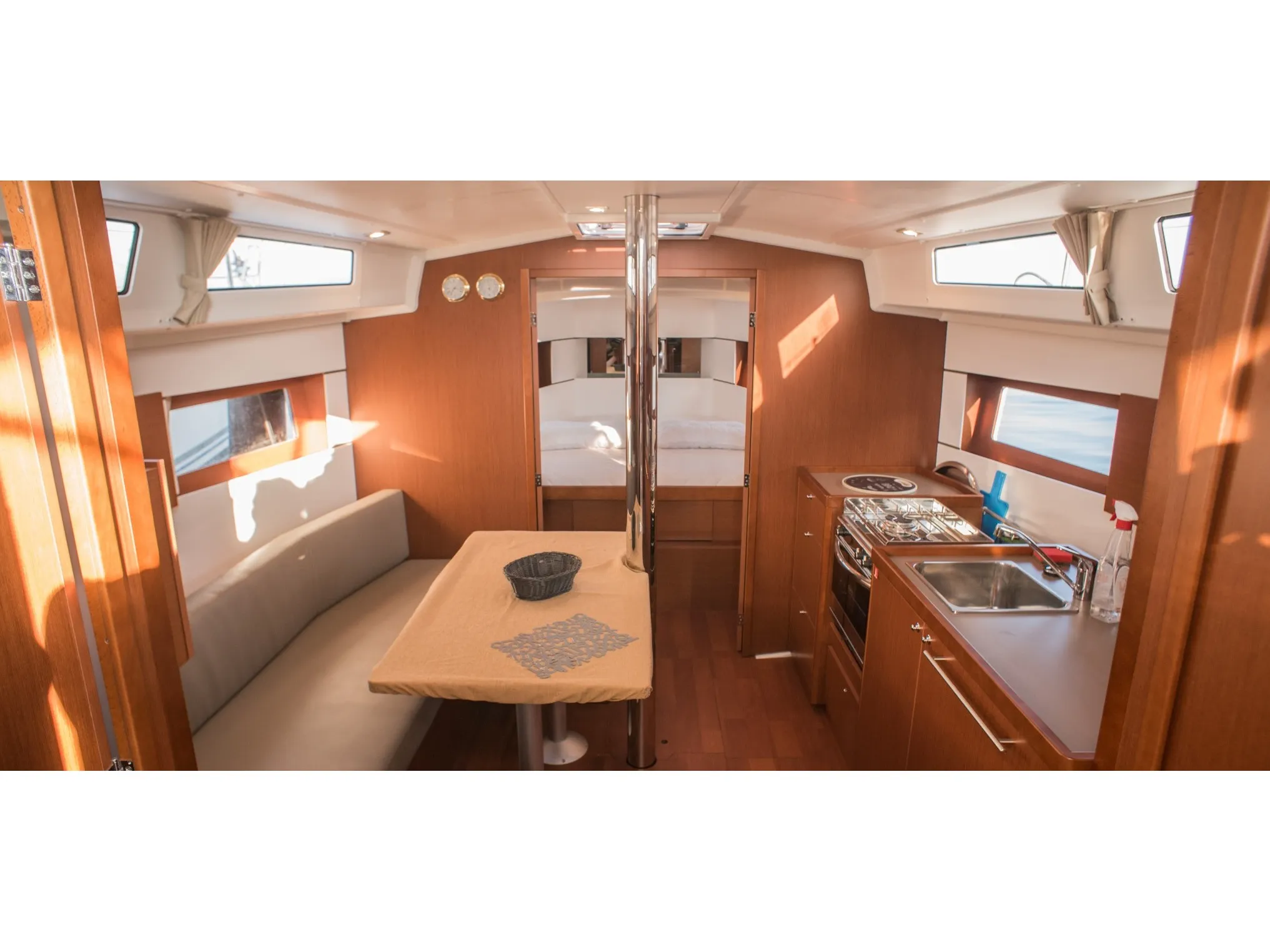 Oceanis 38.1 SIRINA "Sails 2025" — foto dello yacht n. 13