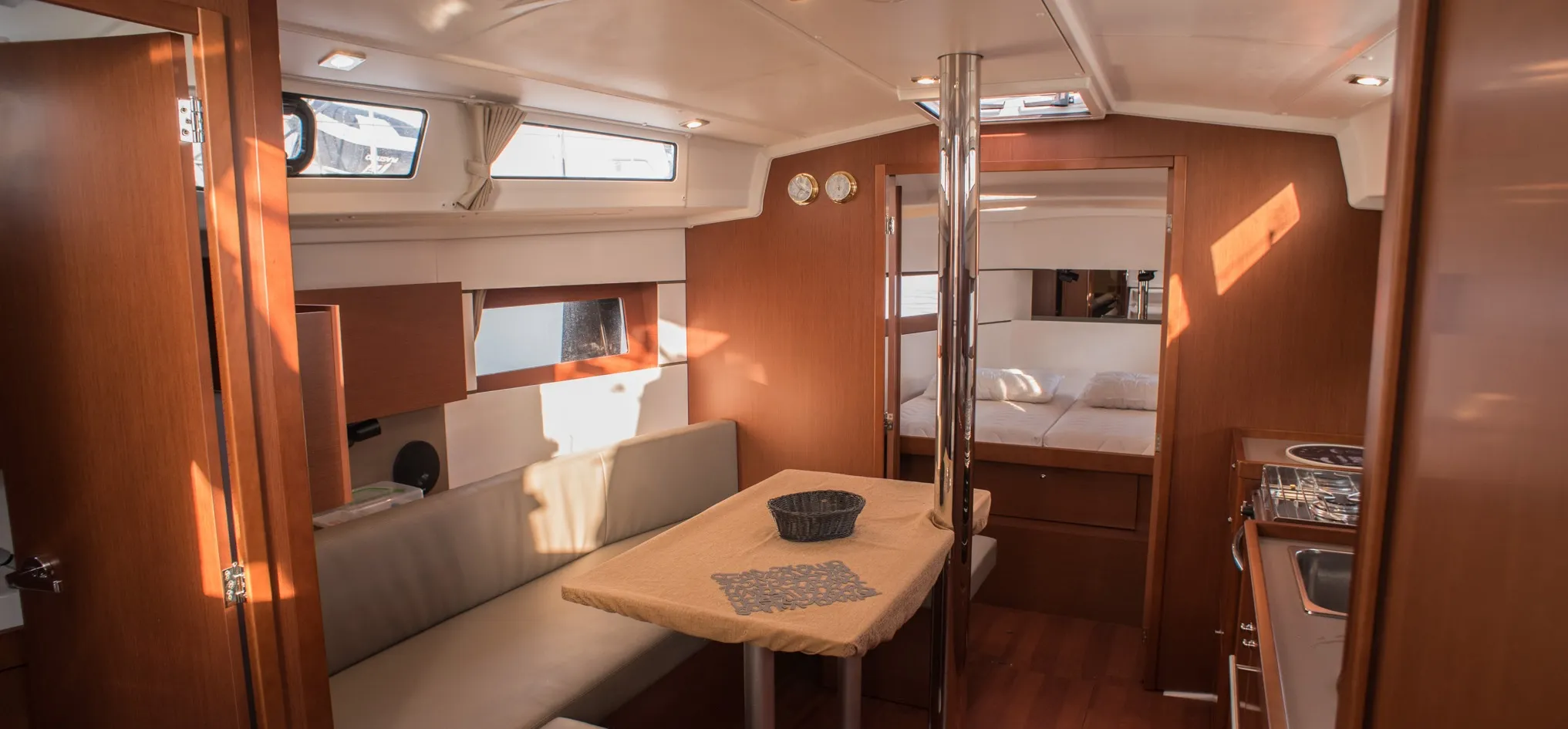 Oceanis 38.1 SIRINA "Sails 2025" — foto dello yacht n. 14