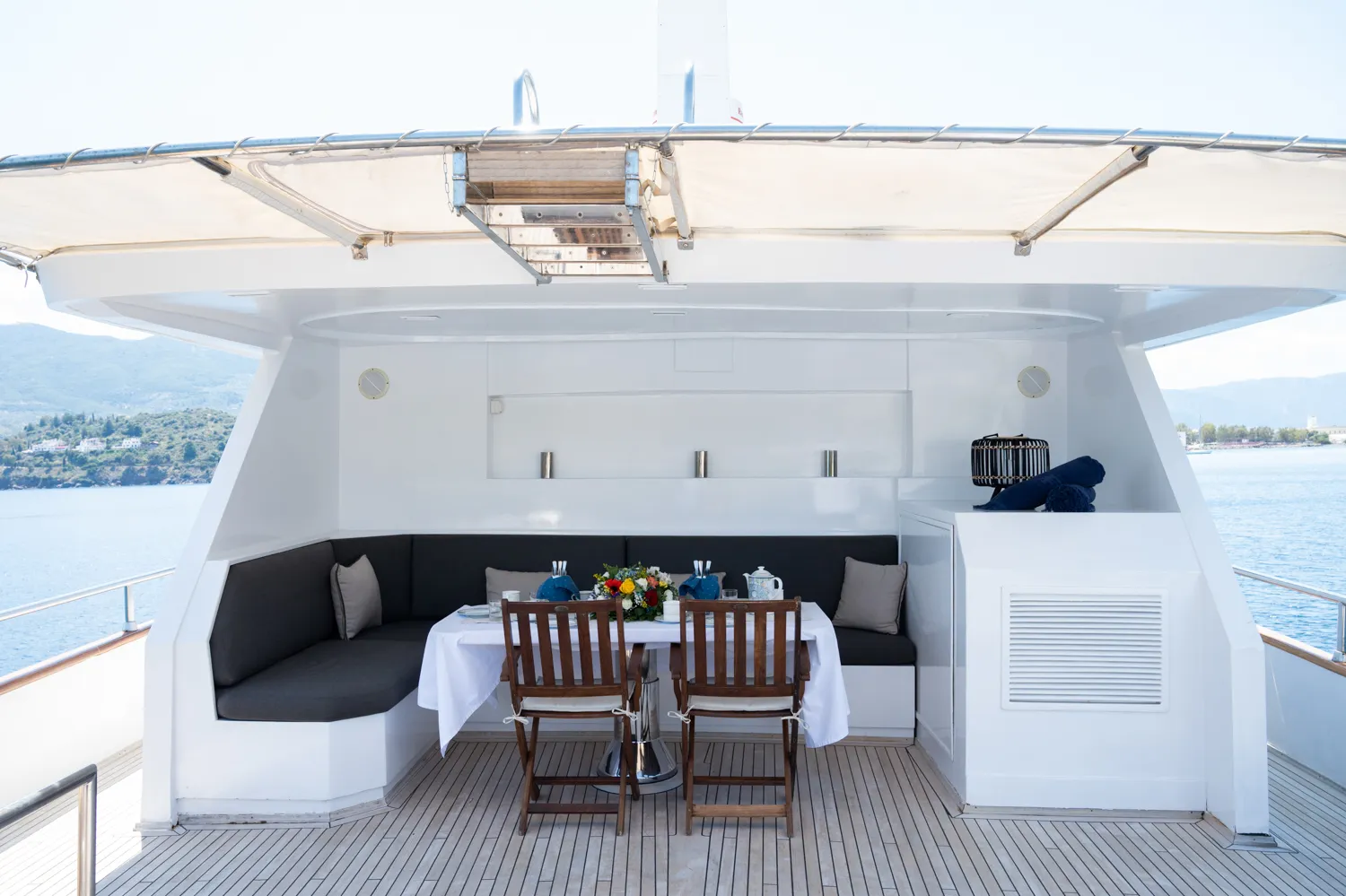Perama Shipyards 102 Elena — jahtikuva 2