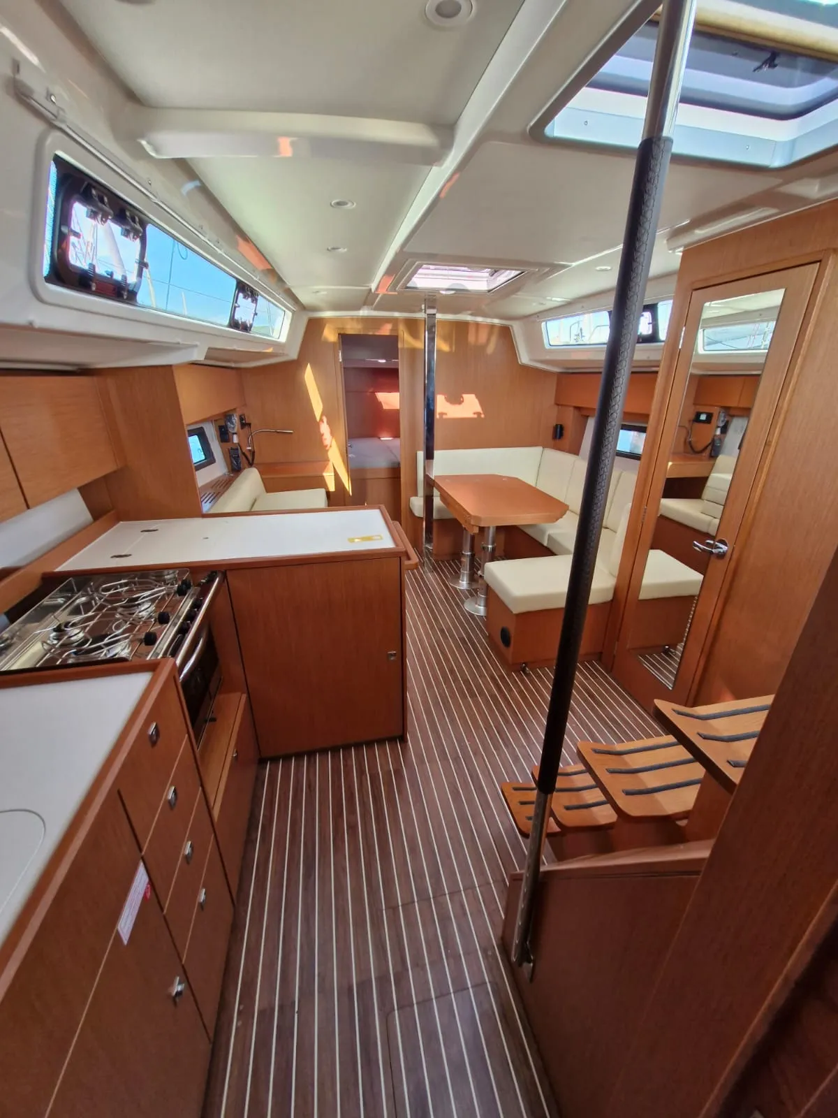 Bavaria 38 Cruiser Williams — фотография яхты 6