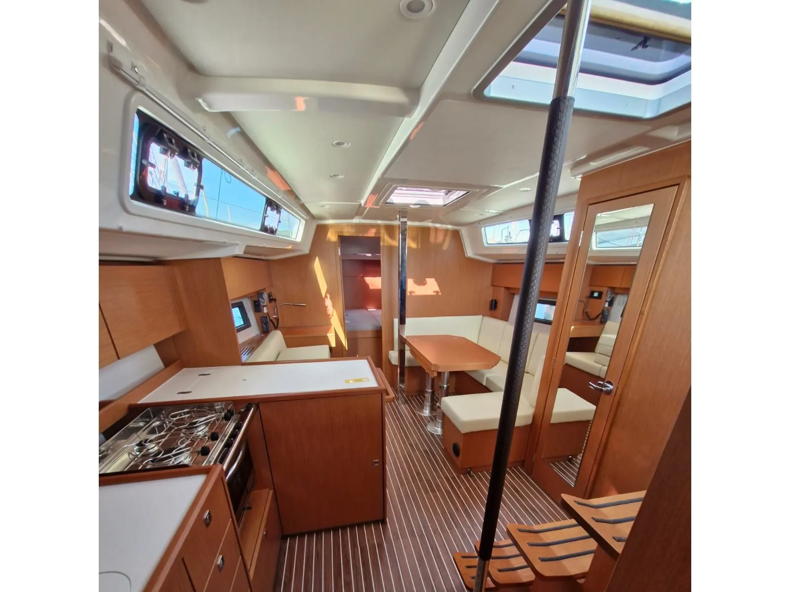 Bavaria 38 Cruiser Williams — фотография яхты 19