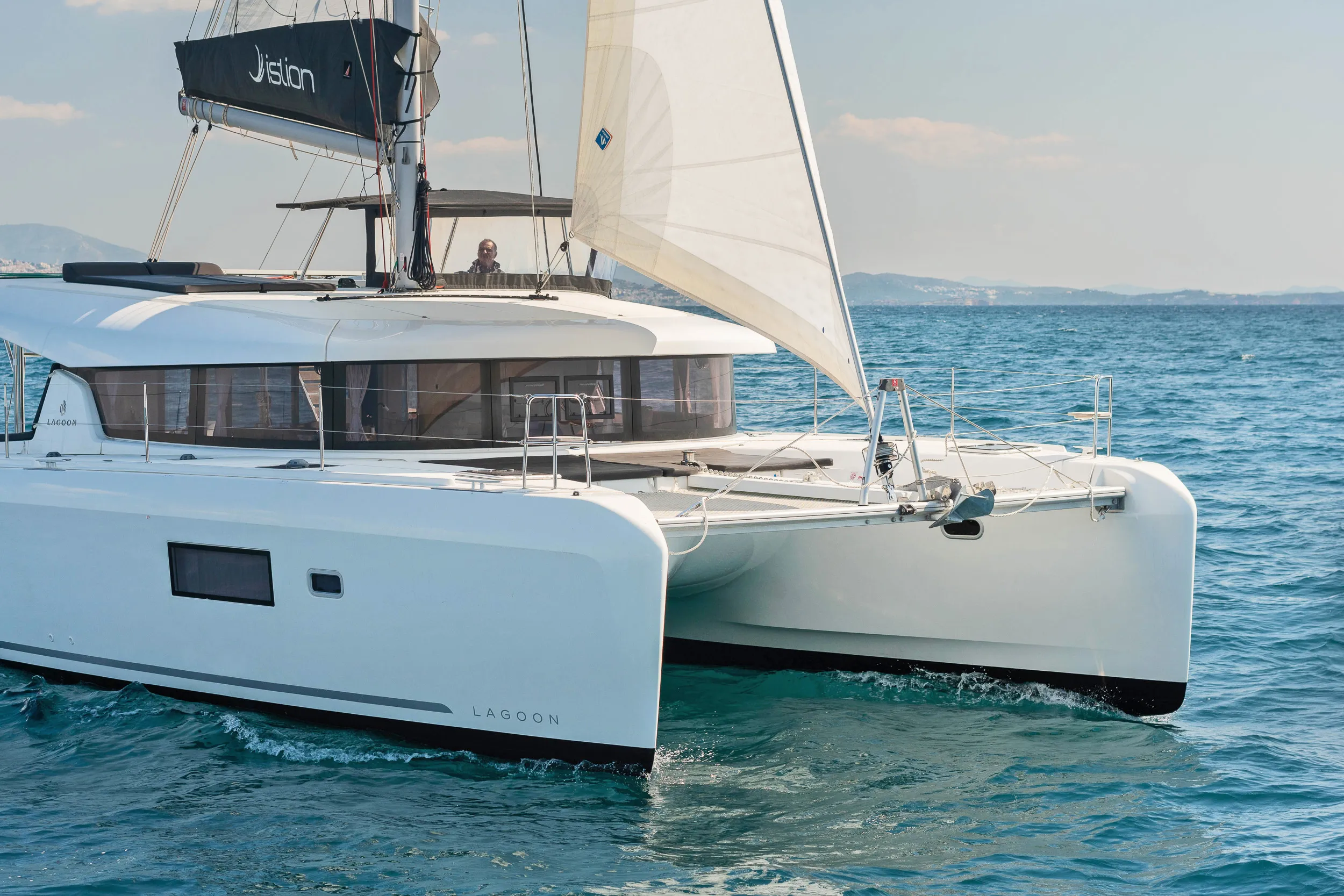 Lagoon 42 Wind Whisper — фотография яхты 3
