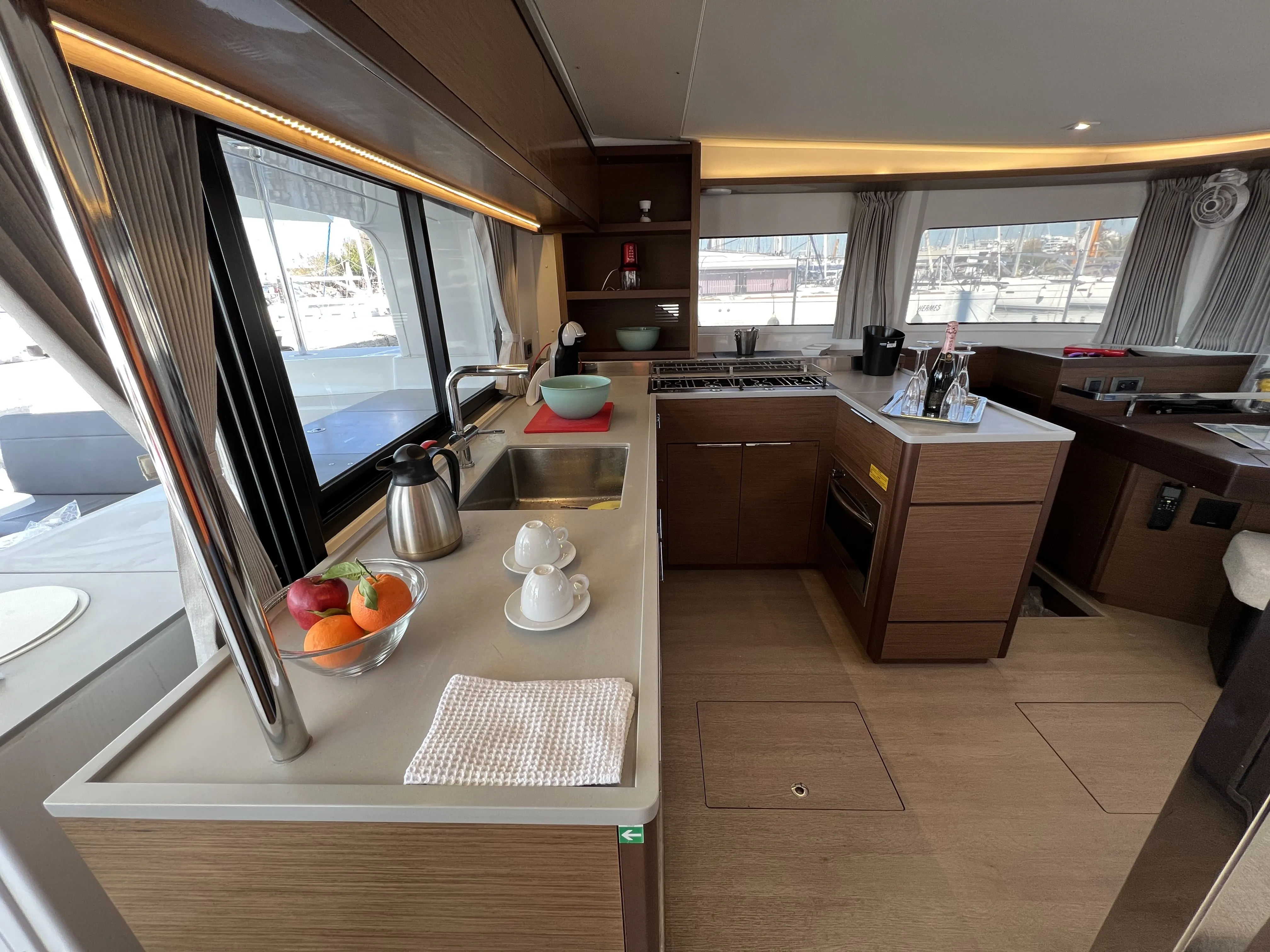 Lagoon 46 KALISI MOU (air condition, generator, water maker) _Skippered Only_ — фотография яхты 18