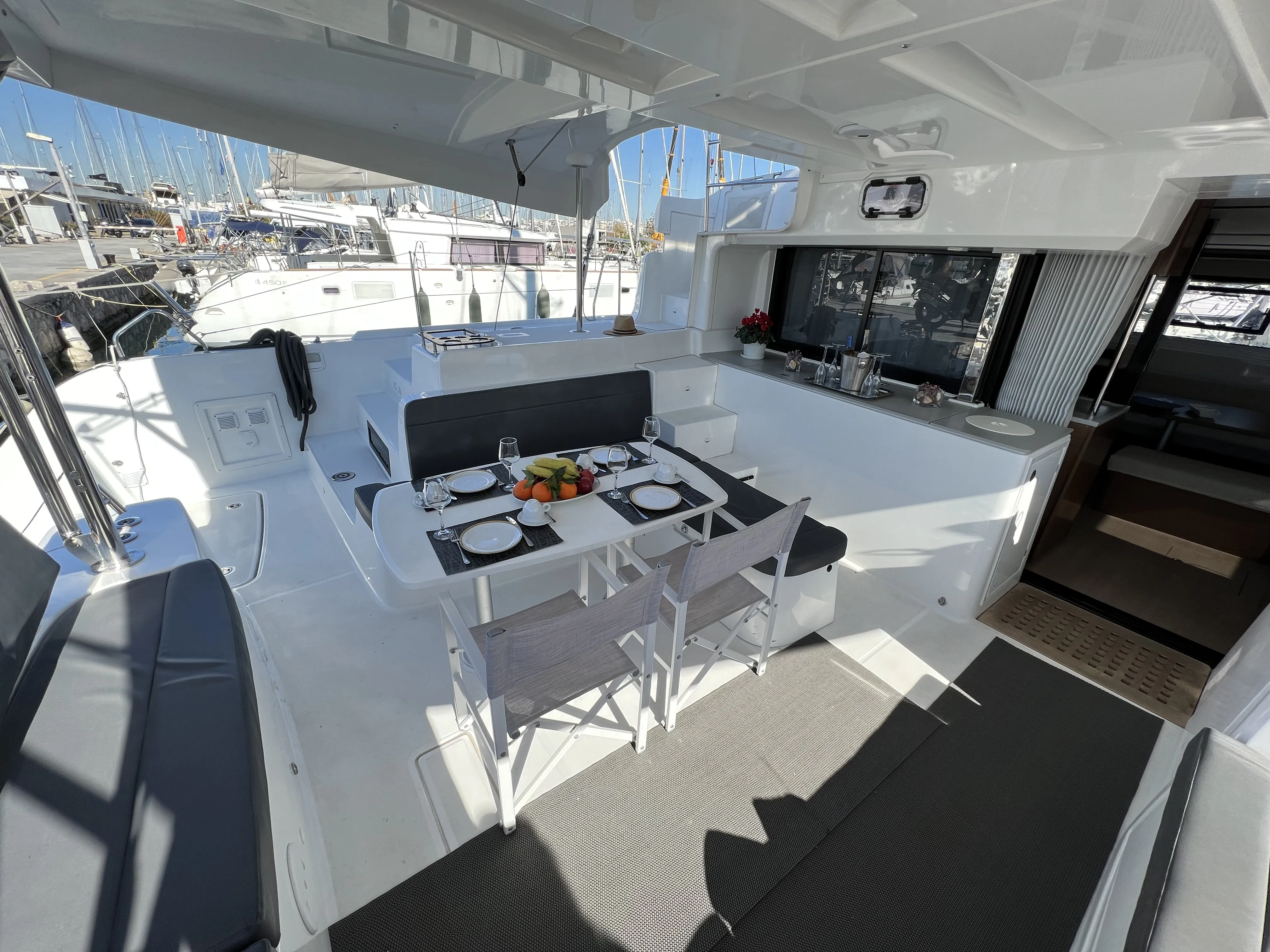 Lagoon 46 KALISI MOU (air condition, generator, water maker) _Skippered Only_ — фотография яхты 2