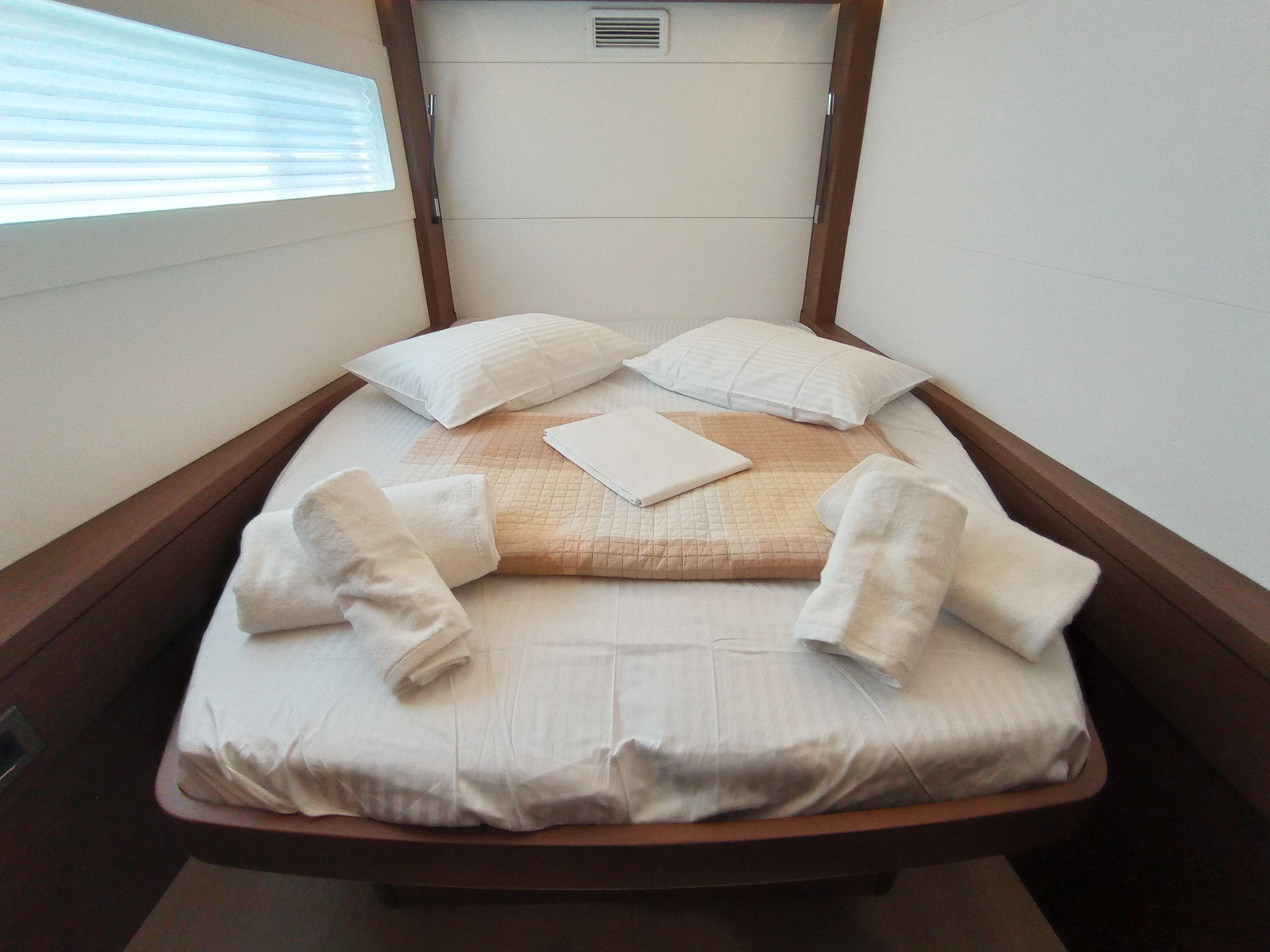 Lagoon 46 KALISI MOU (air condition, generator, water maker) _Skippered Only_ — фотография яхты 21