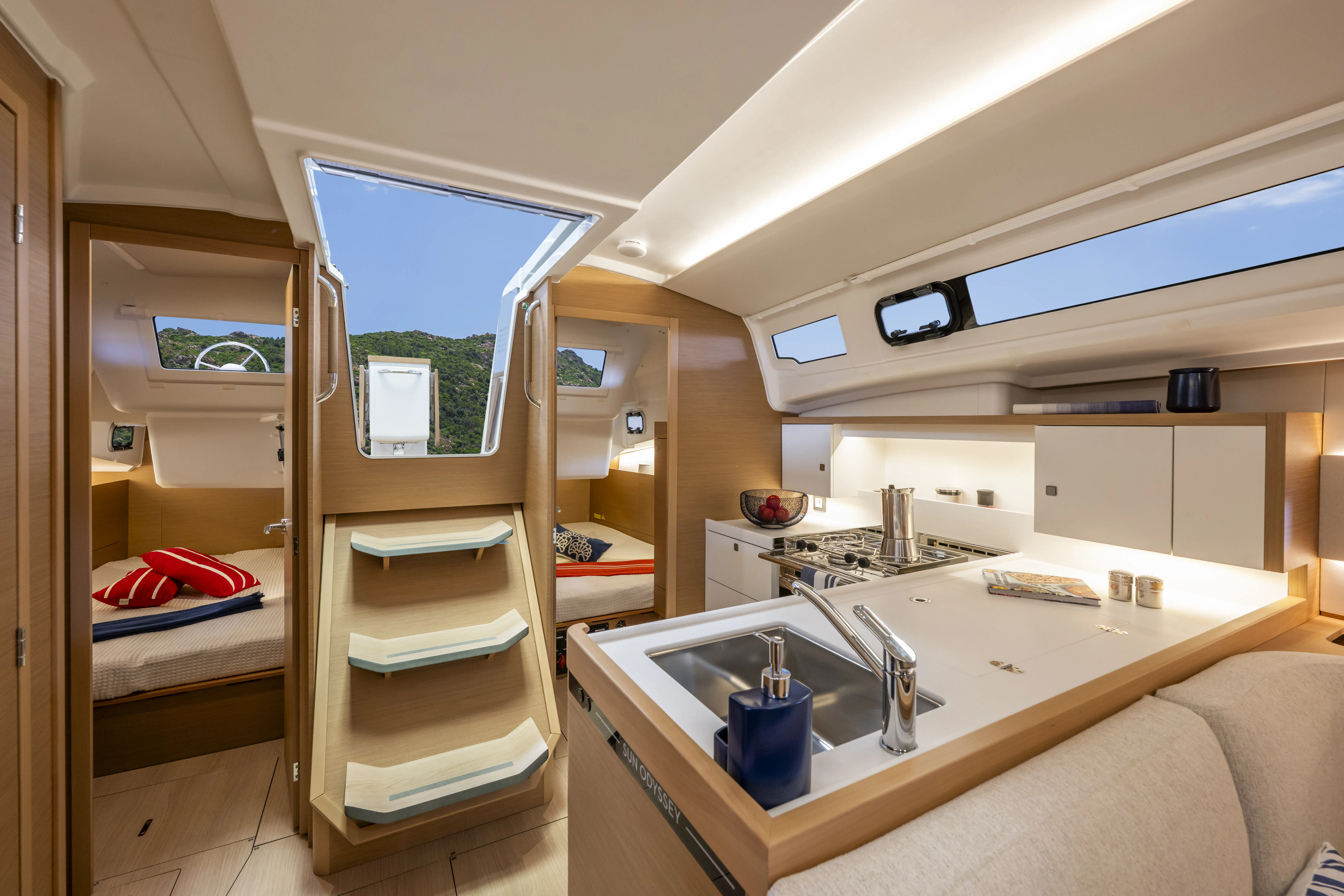 Sun Odyssey 415 XTC 4 U — фотография яхты 3