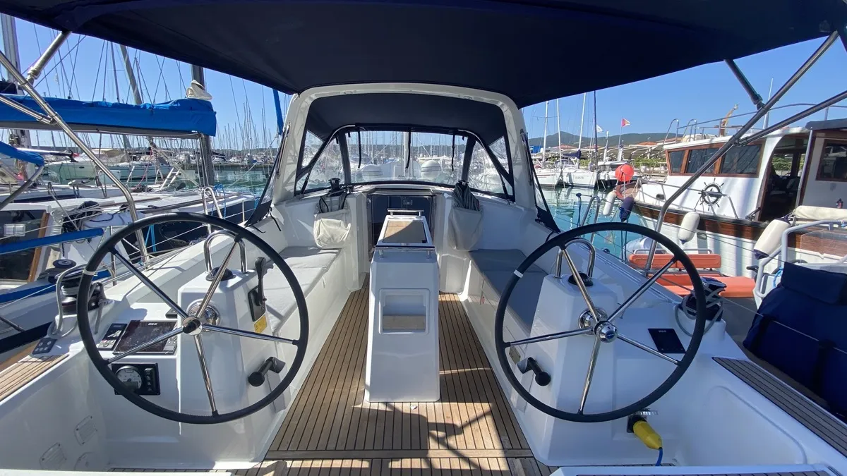 Oceanis 35.1 Polis — Yachtfoto 2