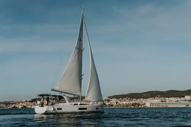 Oceanis 46.1 ZIA — yacht photo 12