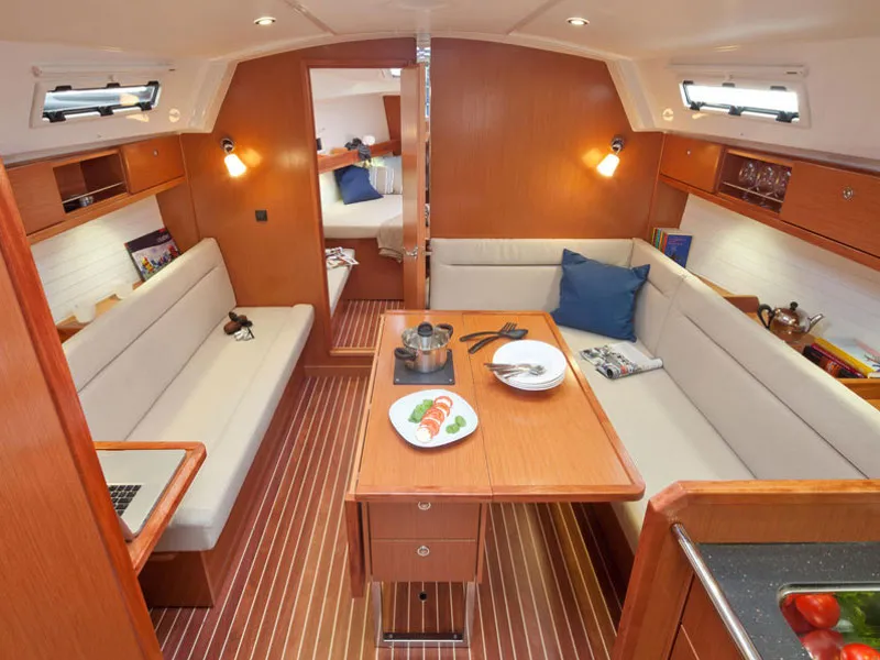 Bavaria Cruiser 36 Toni Manilla — jahtikuva 3