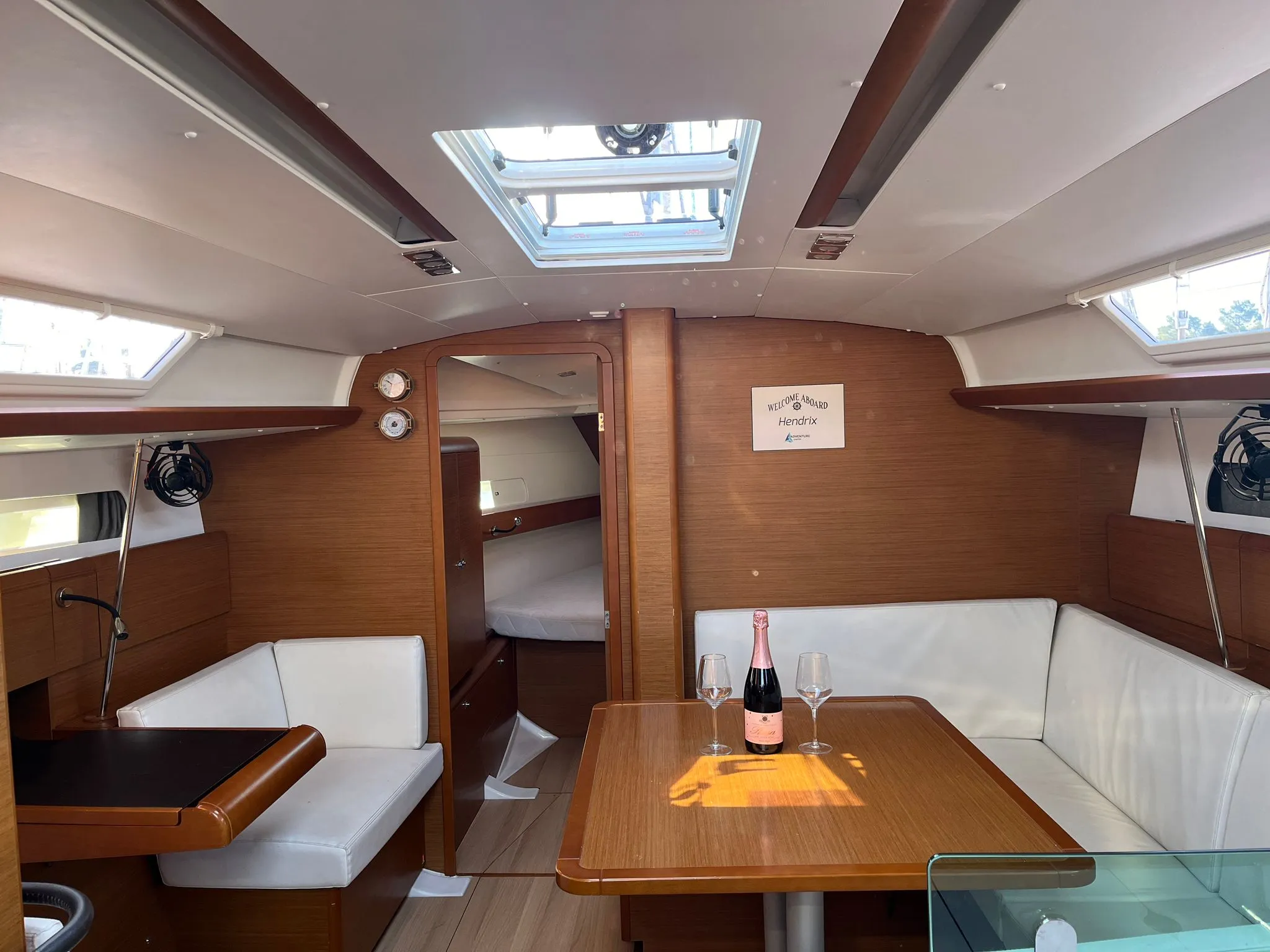 Sun Odyssey 419 Hendrix — фотография яхты 5