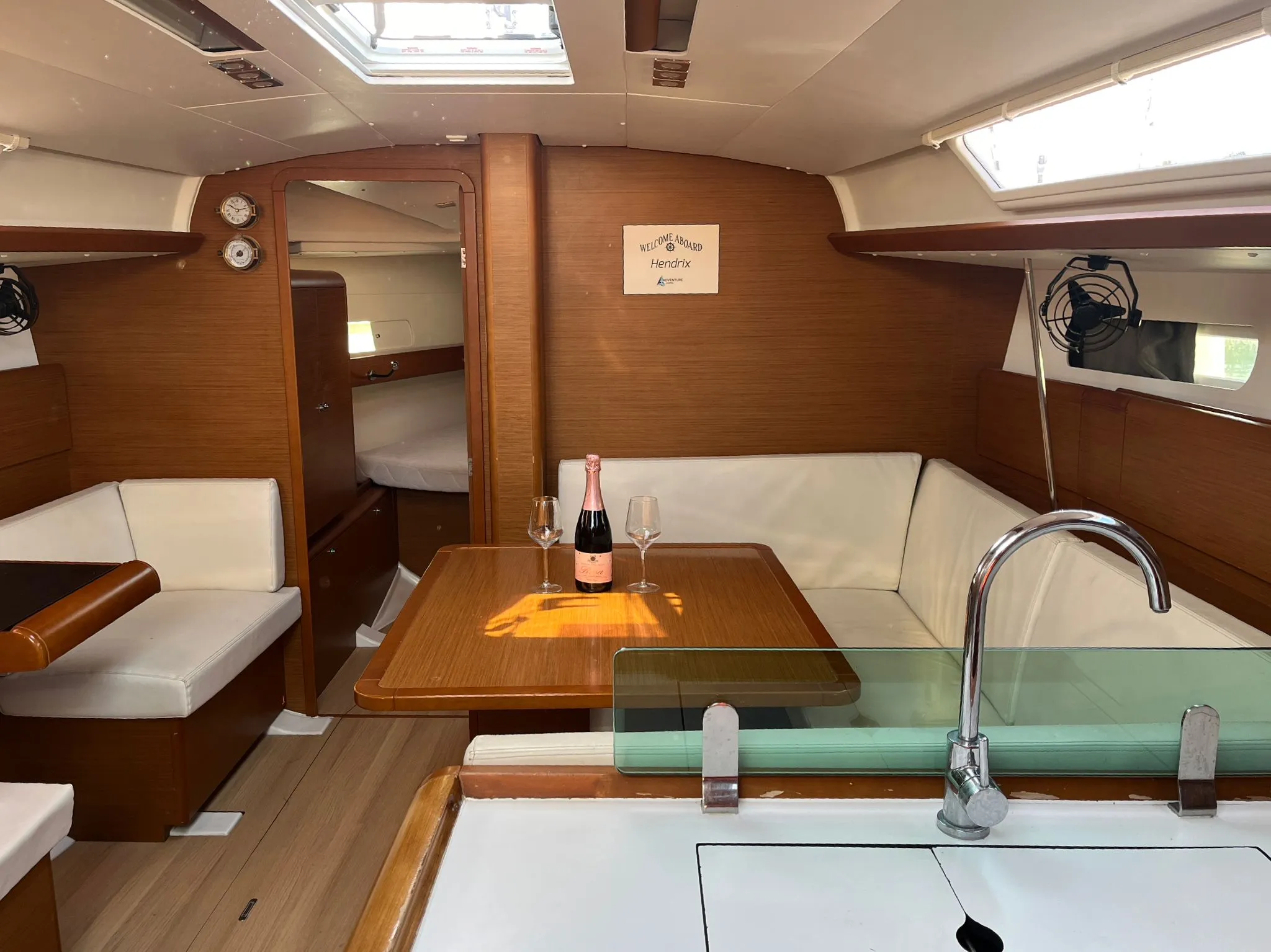 Sun Odyssey 419 Hendrix — фотография яхты 4