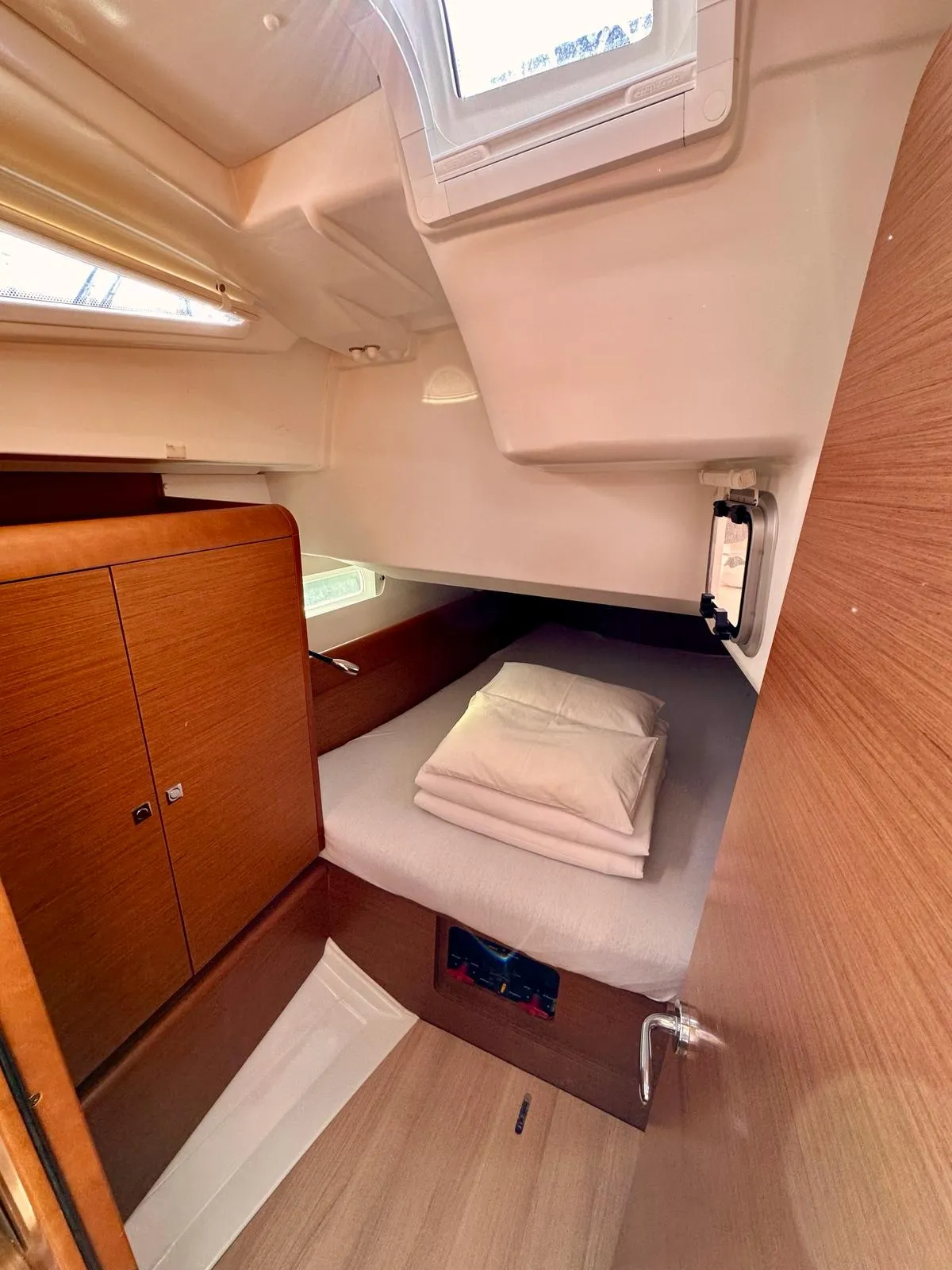 Sun Odyssey 419 Hendrix — фотография яхты 2