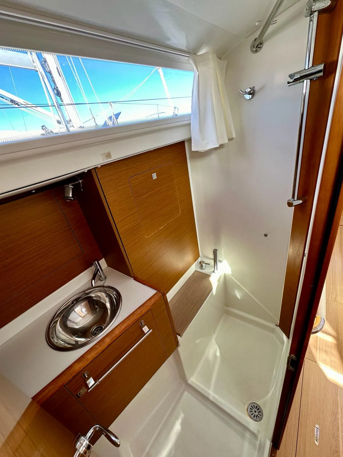 Sun Odyssey 419 Hendrix — фотография яхты 12