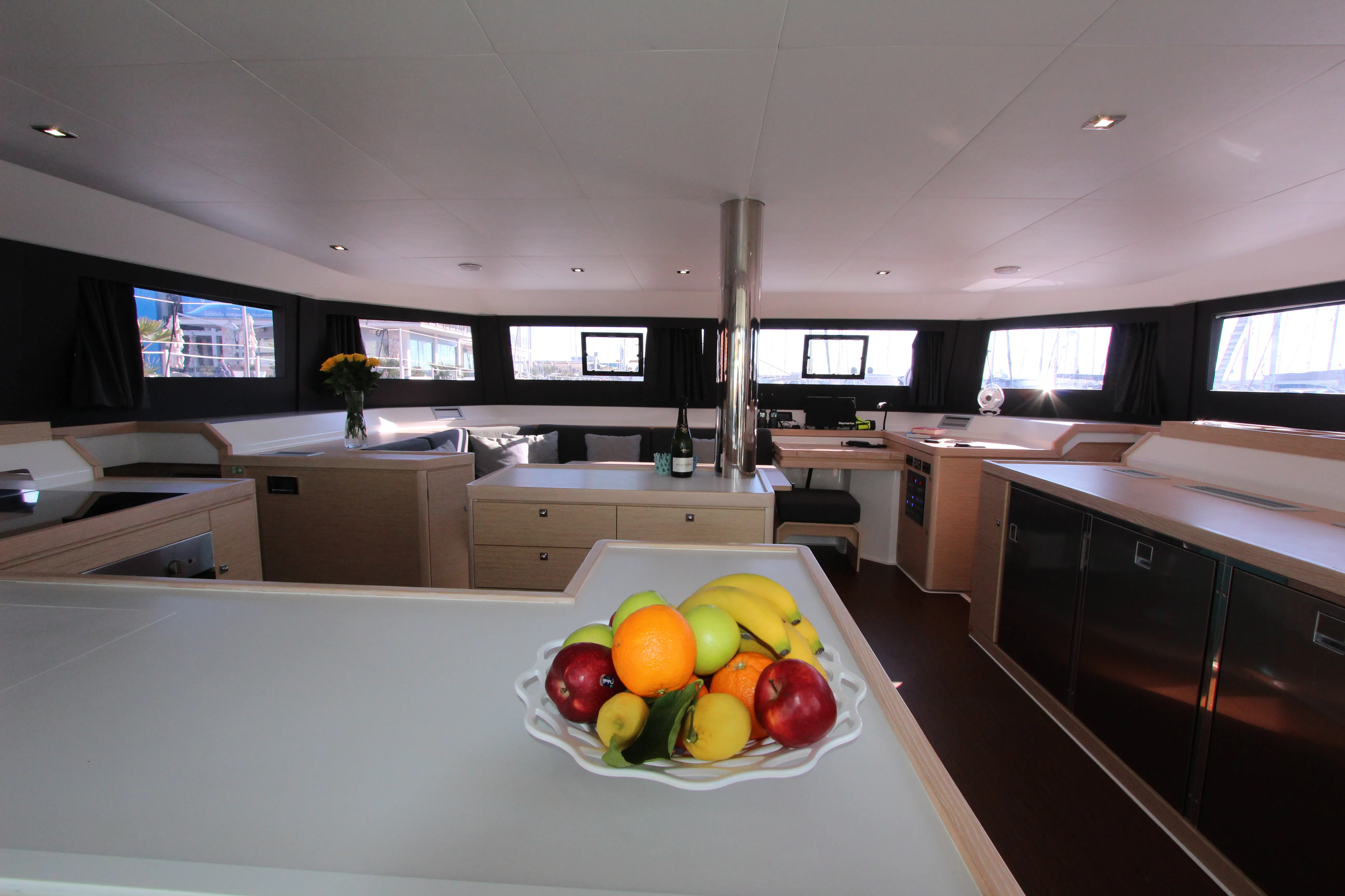 Dufour Catamaran 48 Amelie — jahtikuva 2