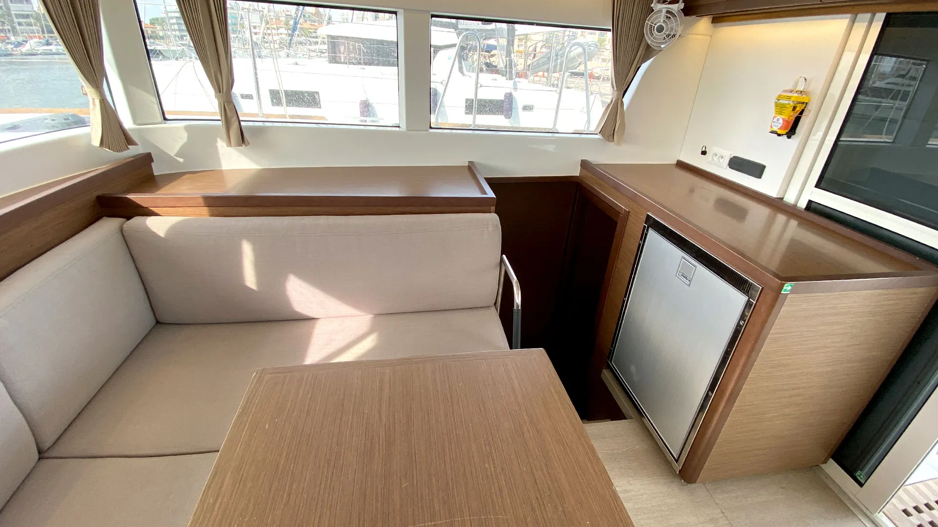 Lagoon 40 Sunrise — yacht photo 2
