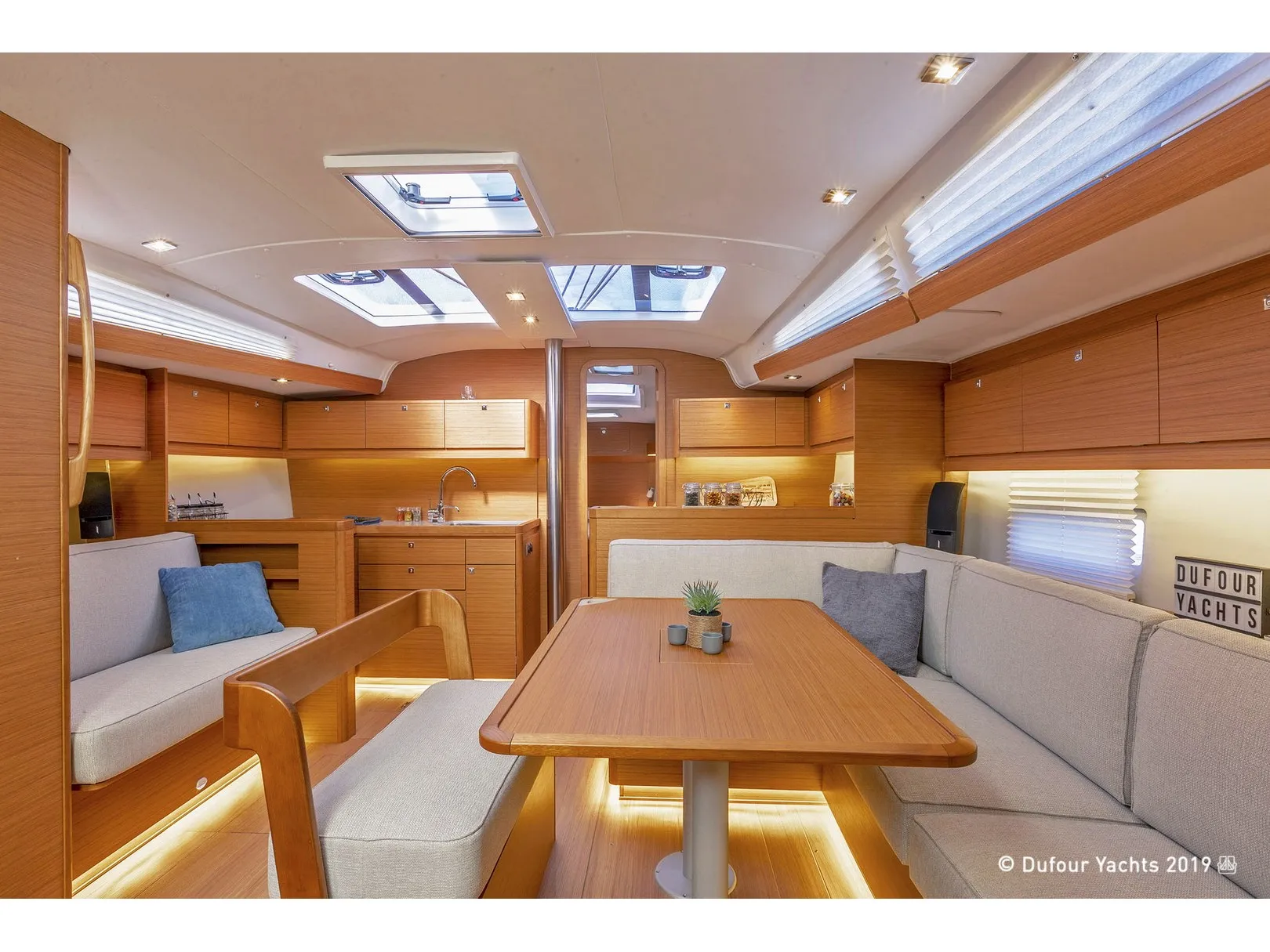Dufour 430 Blue Moon 2 — фотография яхты 5