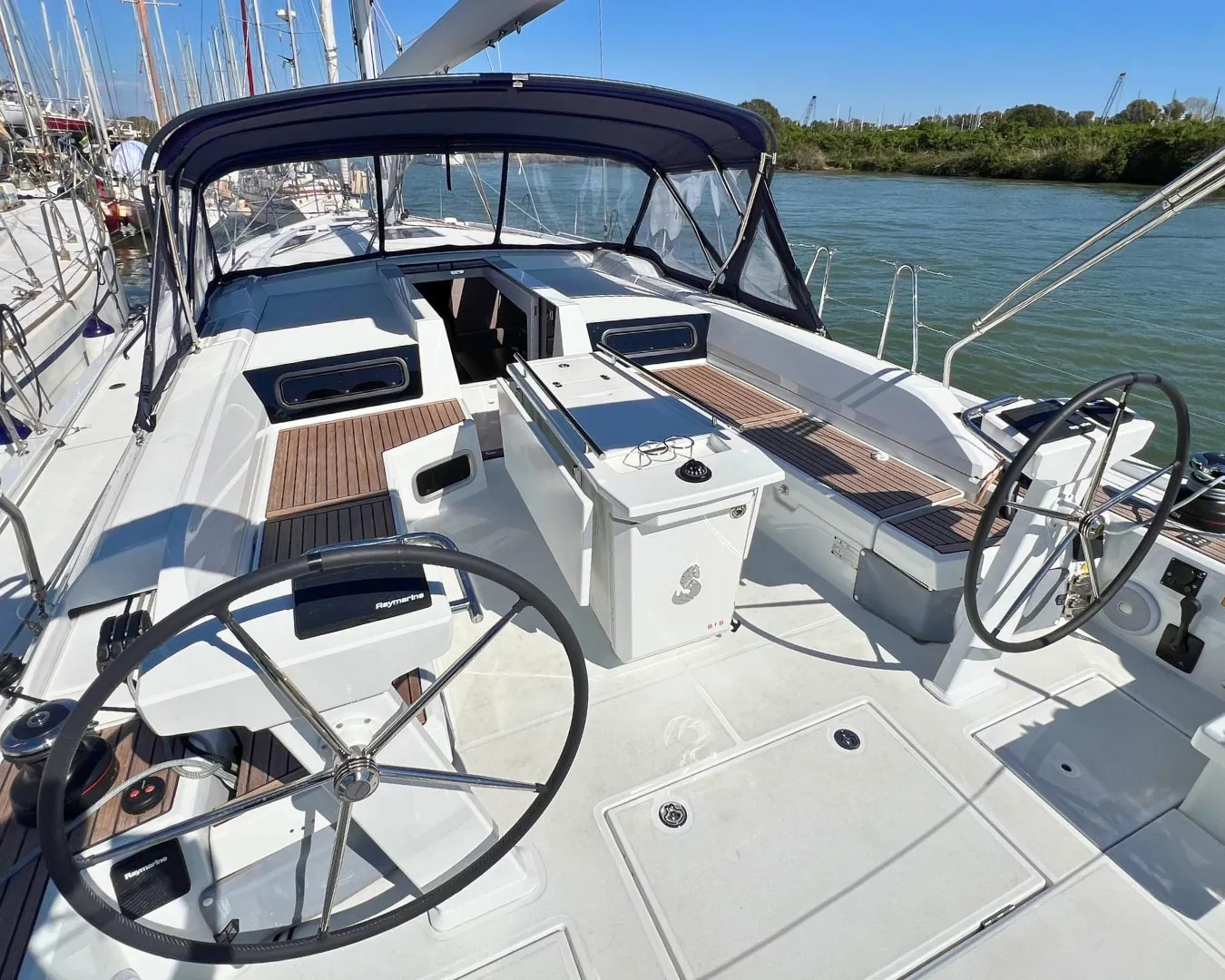 Oceanis 51.1 Le Streghe - Comfort line — фотография яхты 20