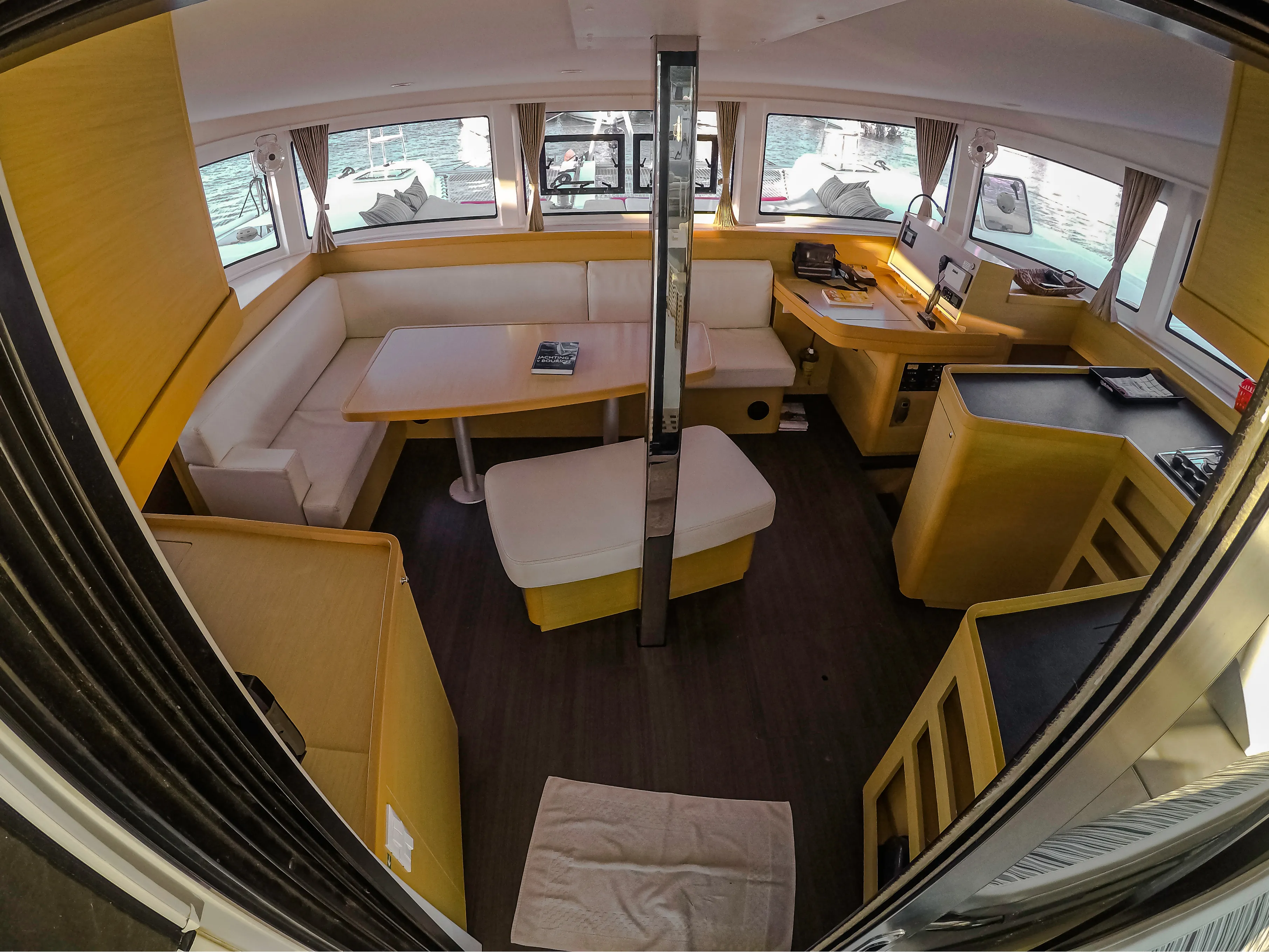 Lagoon 42 Chamotte — фотография яхты 11