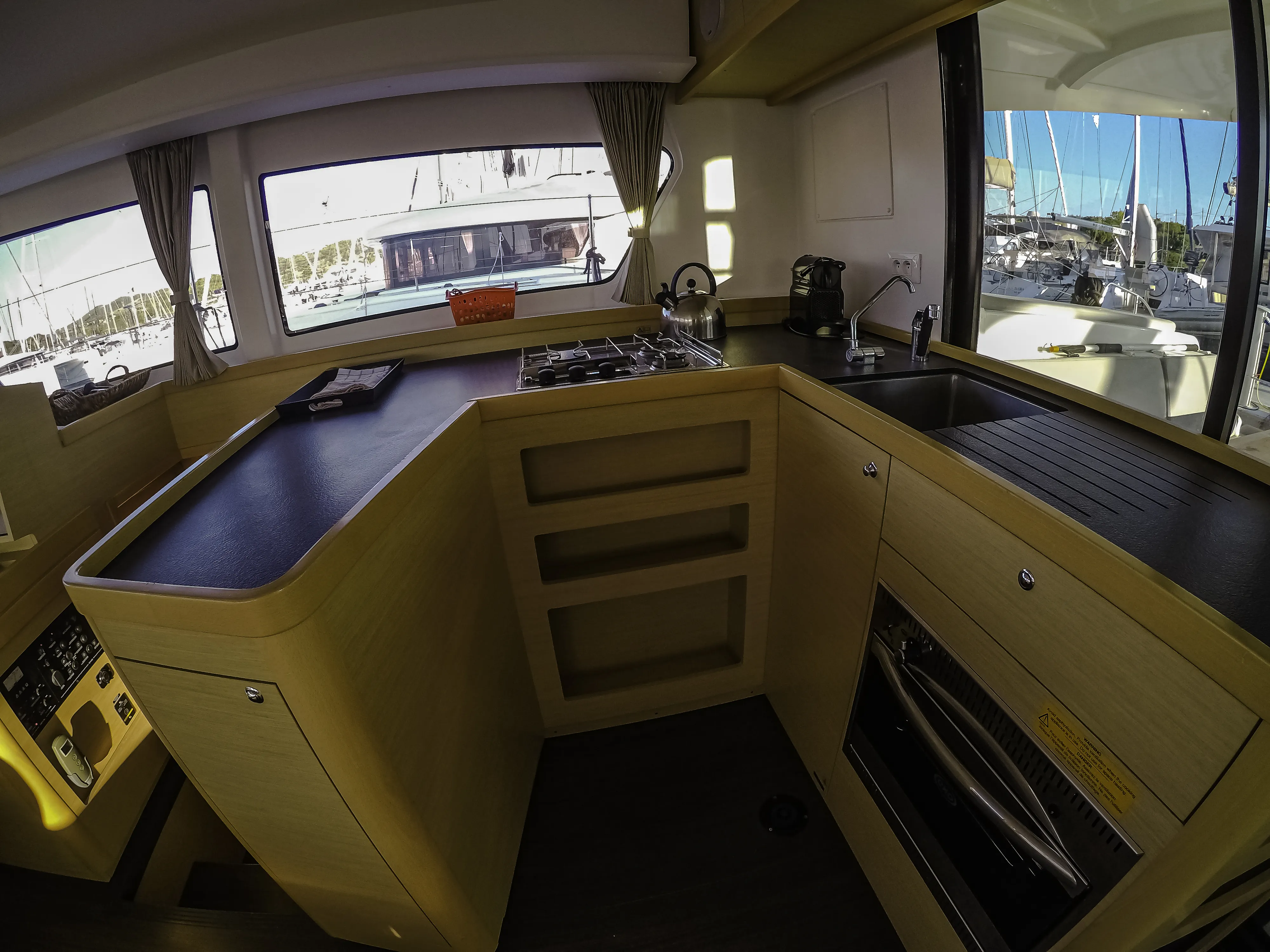 Lagoon 42 Chamotte — фотография яхты 10