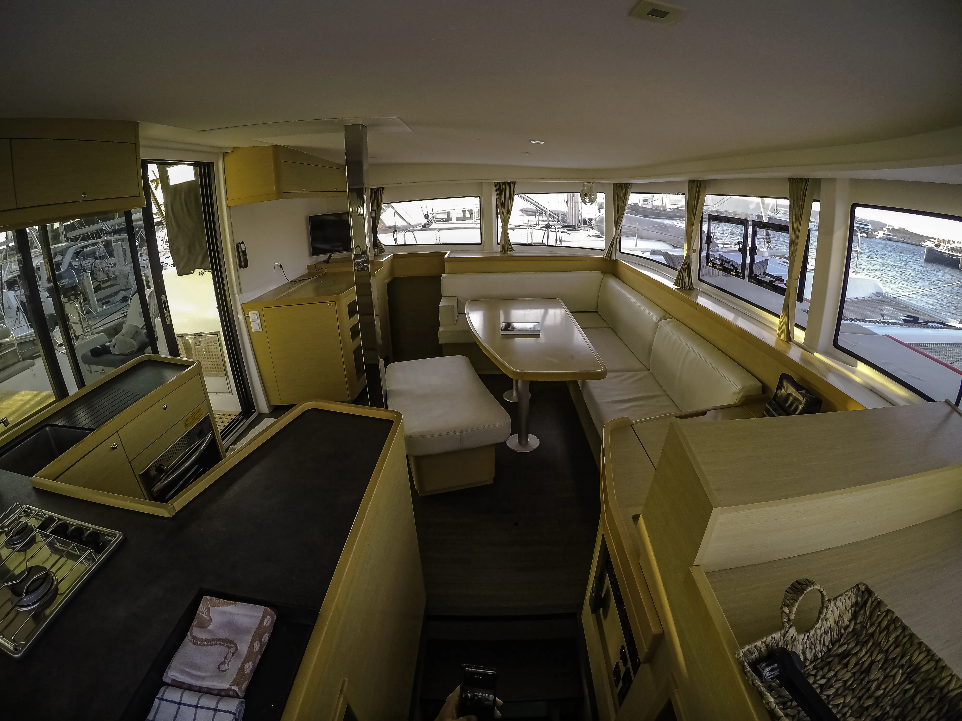 Lagoon 42 Chamotte — фотография яхты 9
