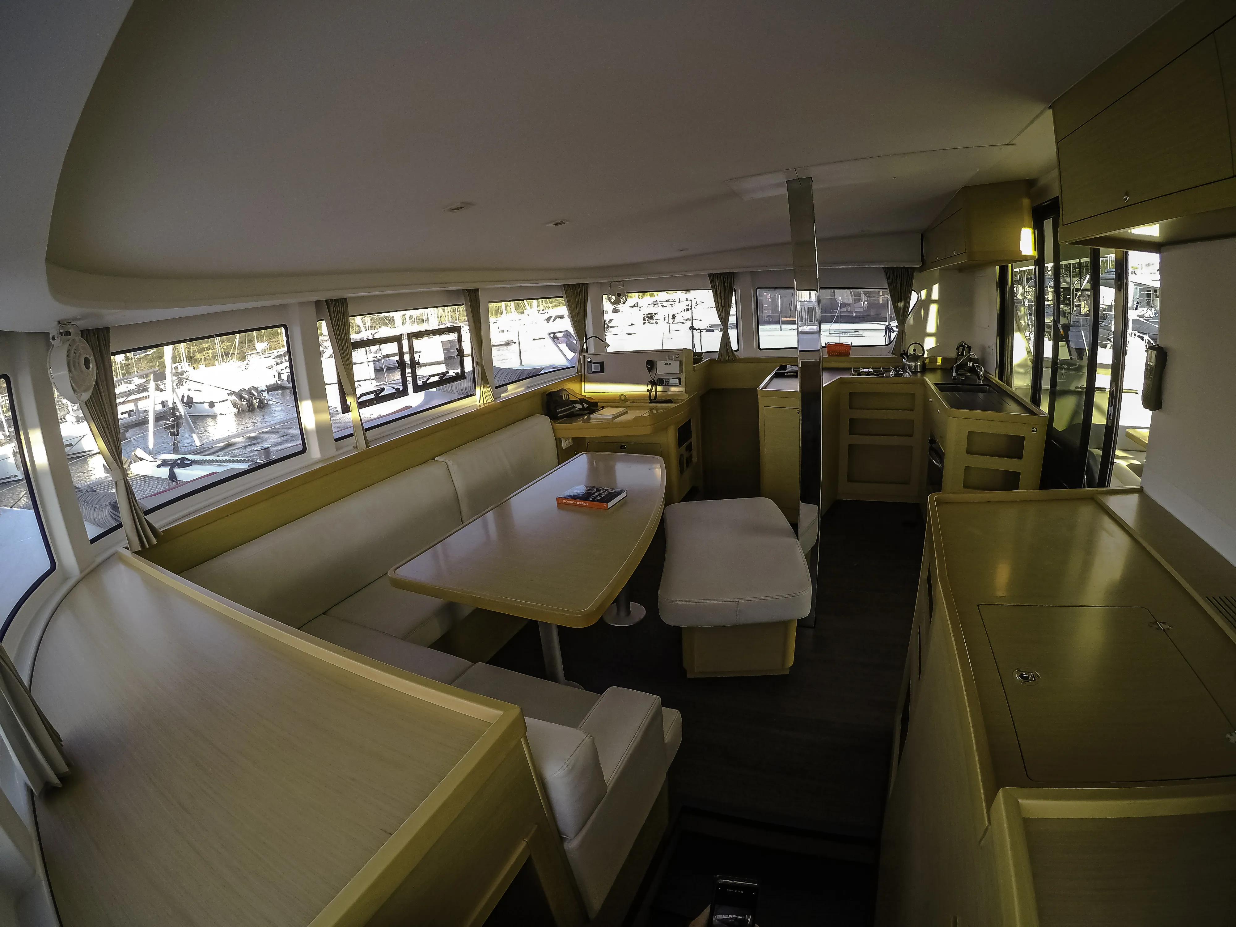 Lagoon 42 Chamotte — фотография яхты 7