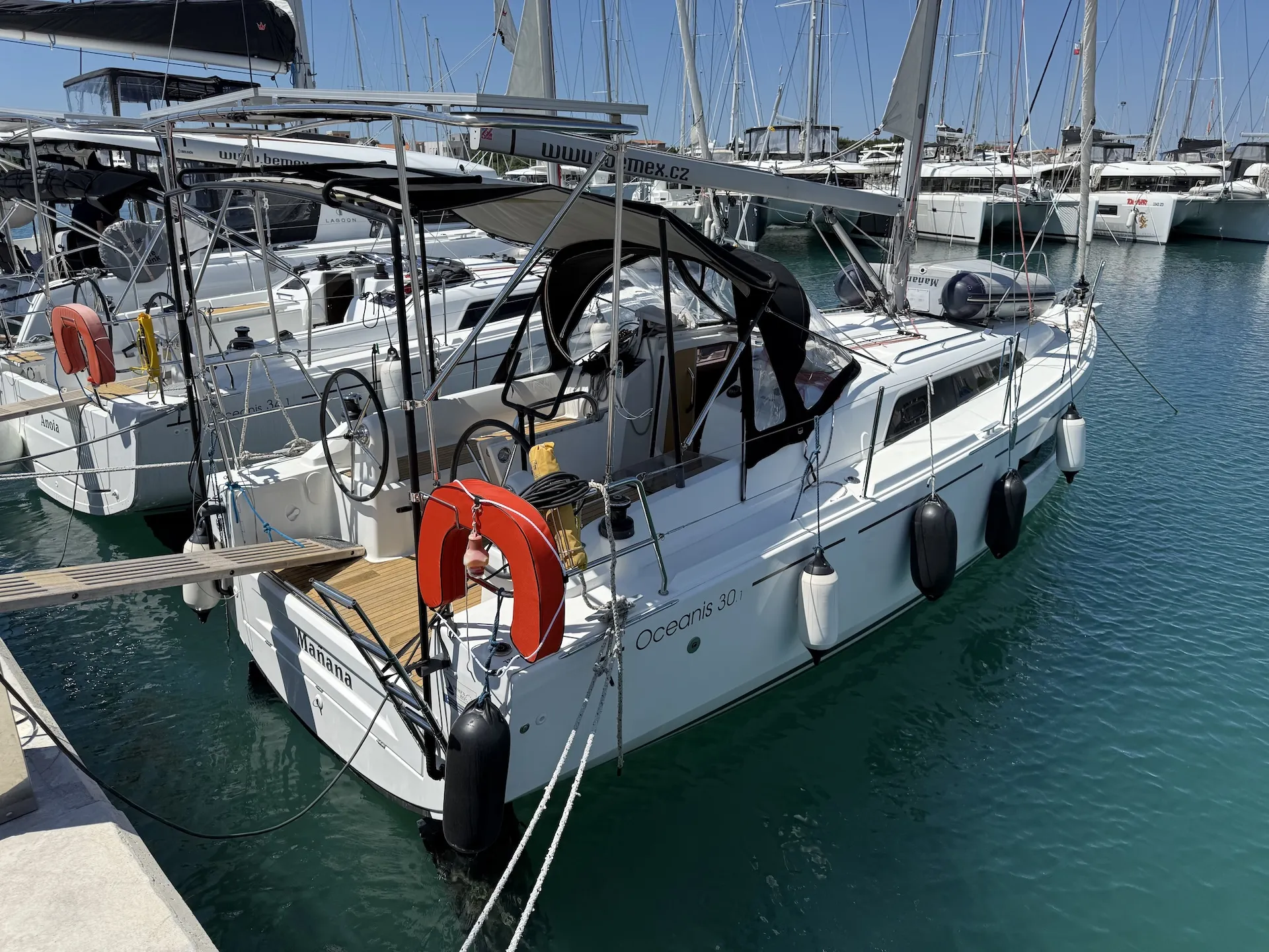 Oceanis 30.1 Mañana — фотография яхты 3