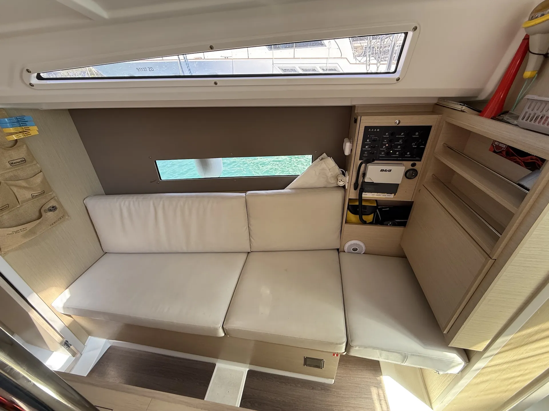 Oceanis 30.1 Mañana — фотография яхты 5