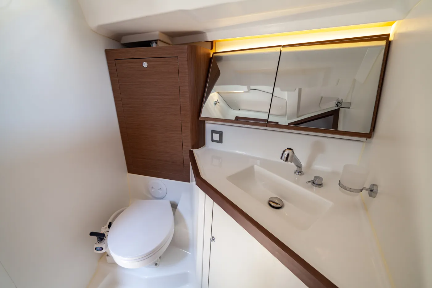 Oceanis 46.1 Sail Delta — yacht photo 2