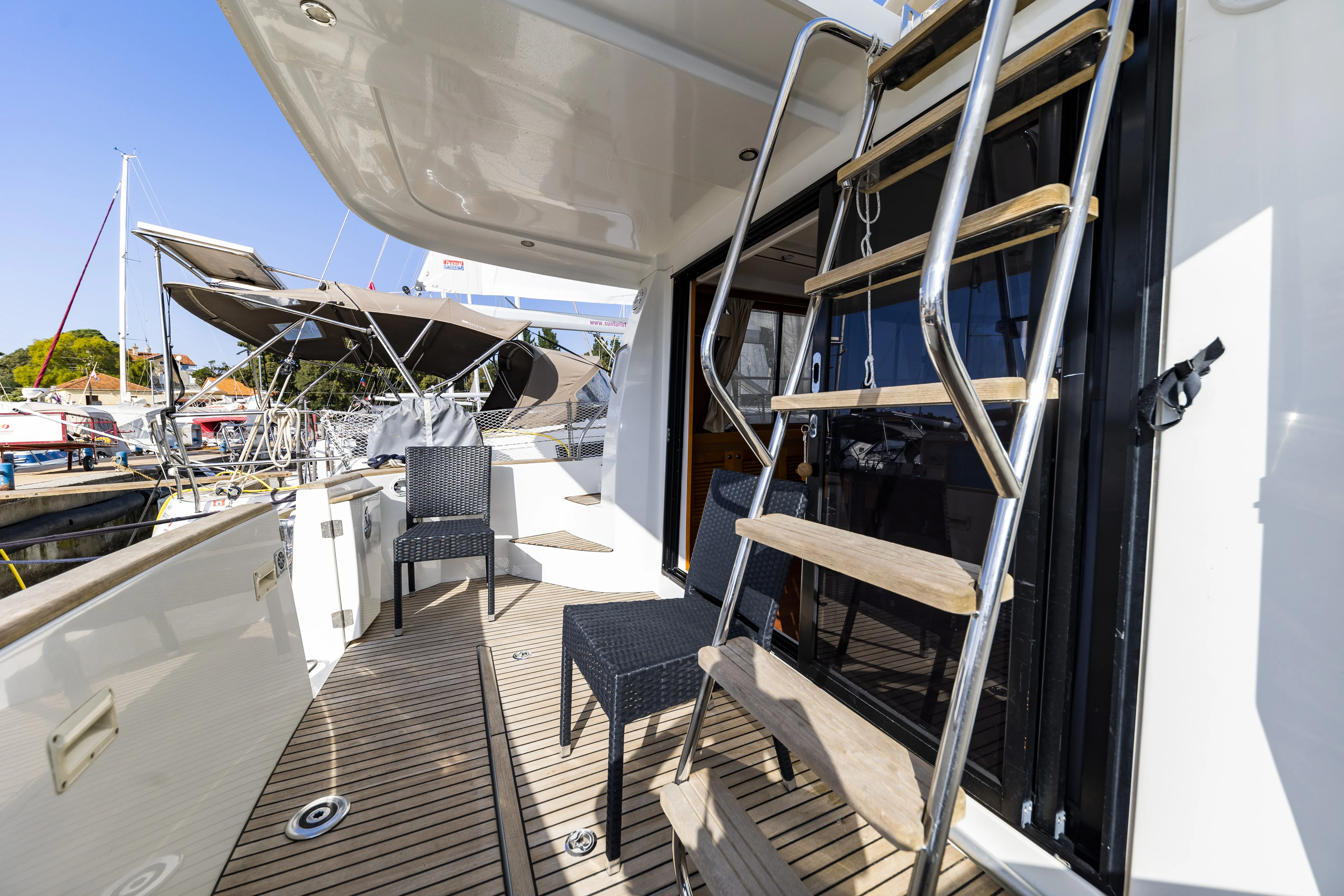 Swift Trawler 34 Fly Blue Sky — фотография яхты 26