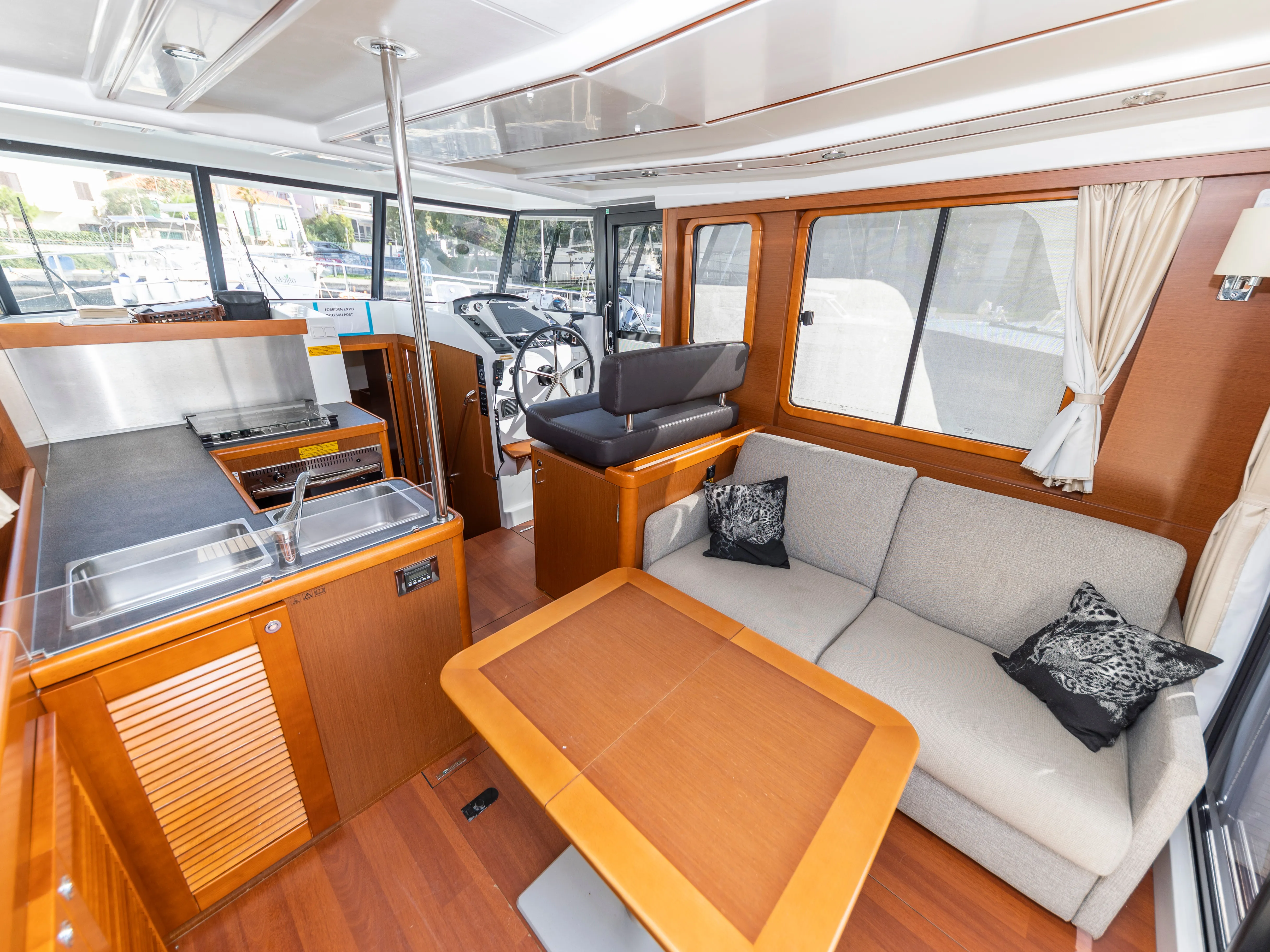 Swift Trawler 34 Fly Blue Sky — фотография яхты 25