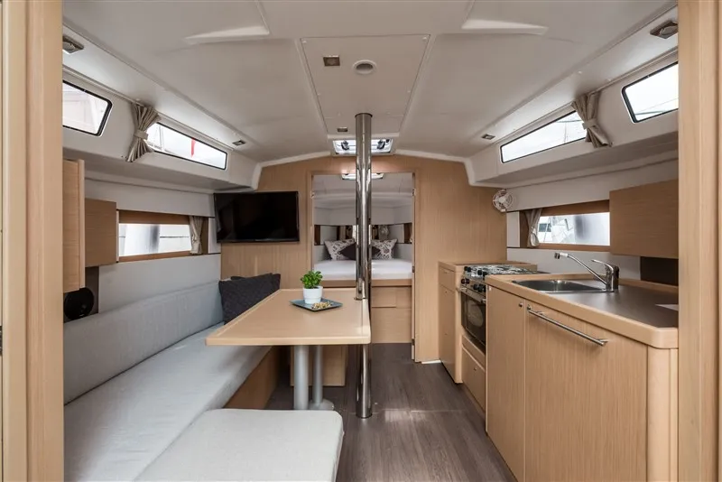Oceanis 38.1 CVITA — foto dello yacht n. 2