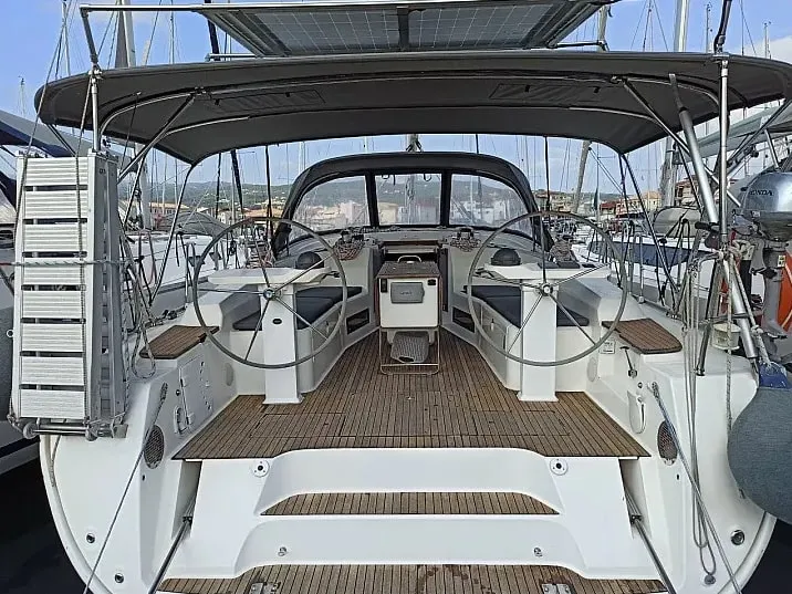 Bavaria Cruiser 45 Saffron — jahtikuva 1