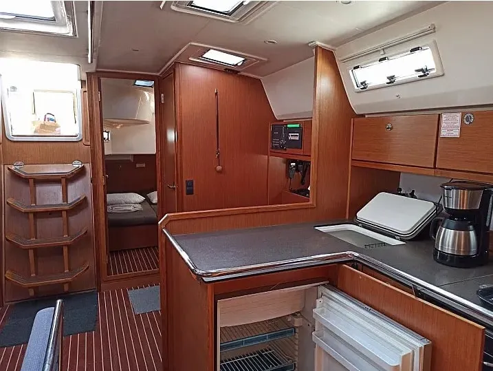 Bavaria Cruiser 45 Saffron — jahtikuva 3