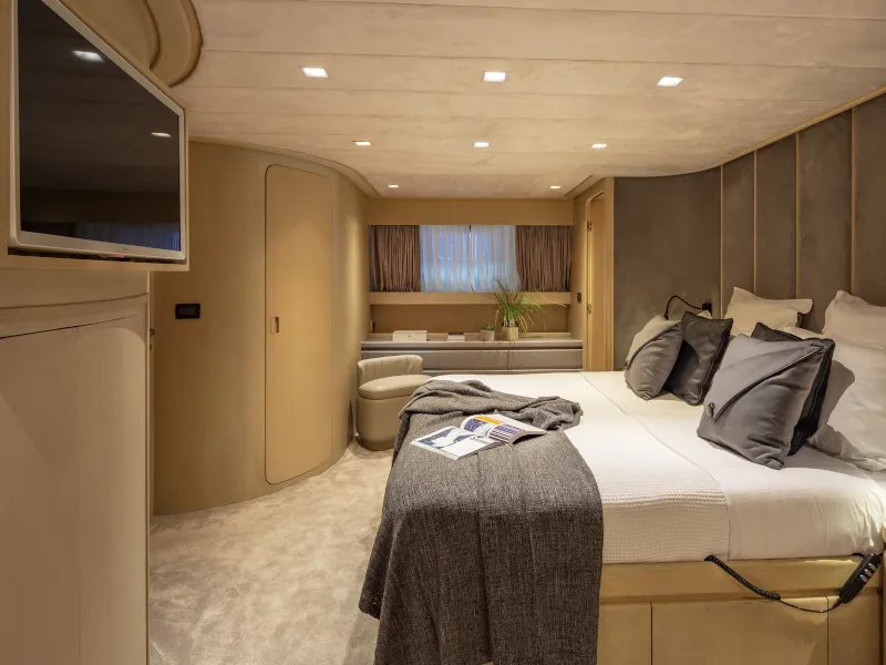 Admiral 101 SUMMER FUN — yacht photo 4
