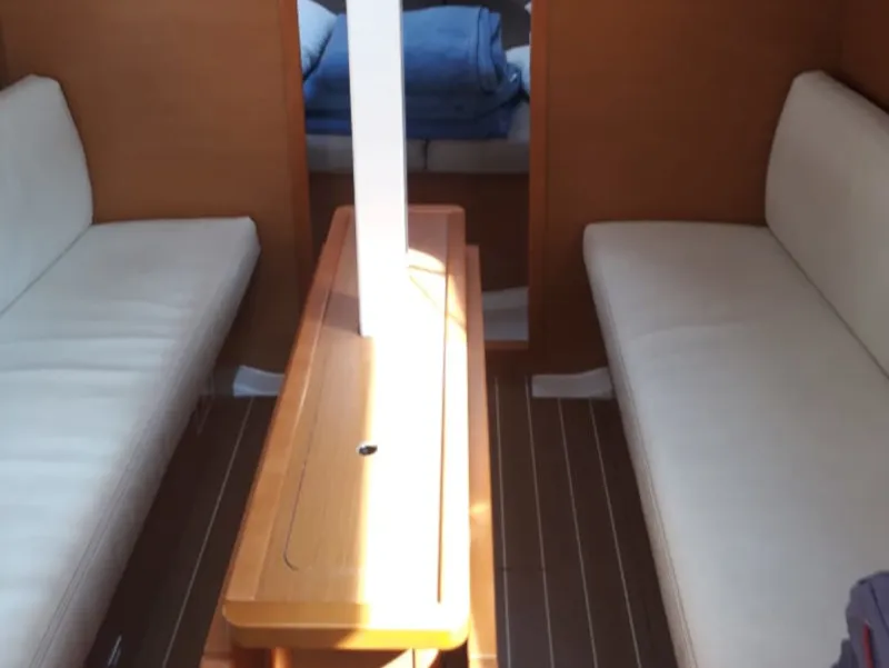 Sun Odyssey 33i Omega的游艇照片 6