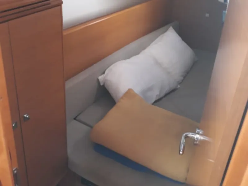 Sun Odyssey 33i Britannia — jahtikuva 3