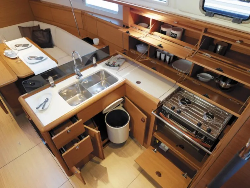 Sun Odyssey 389 Geneva — фотография яхты 3