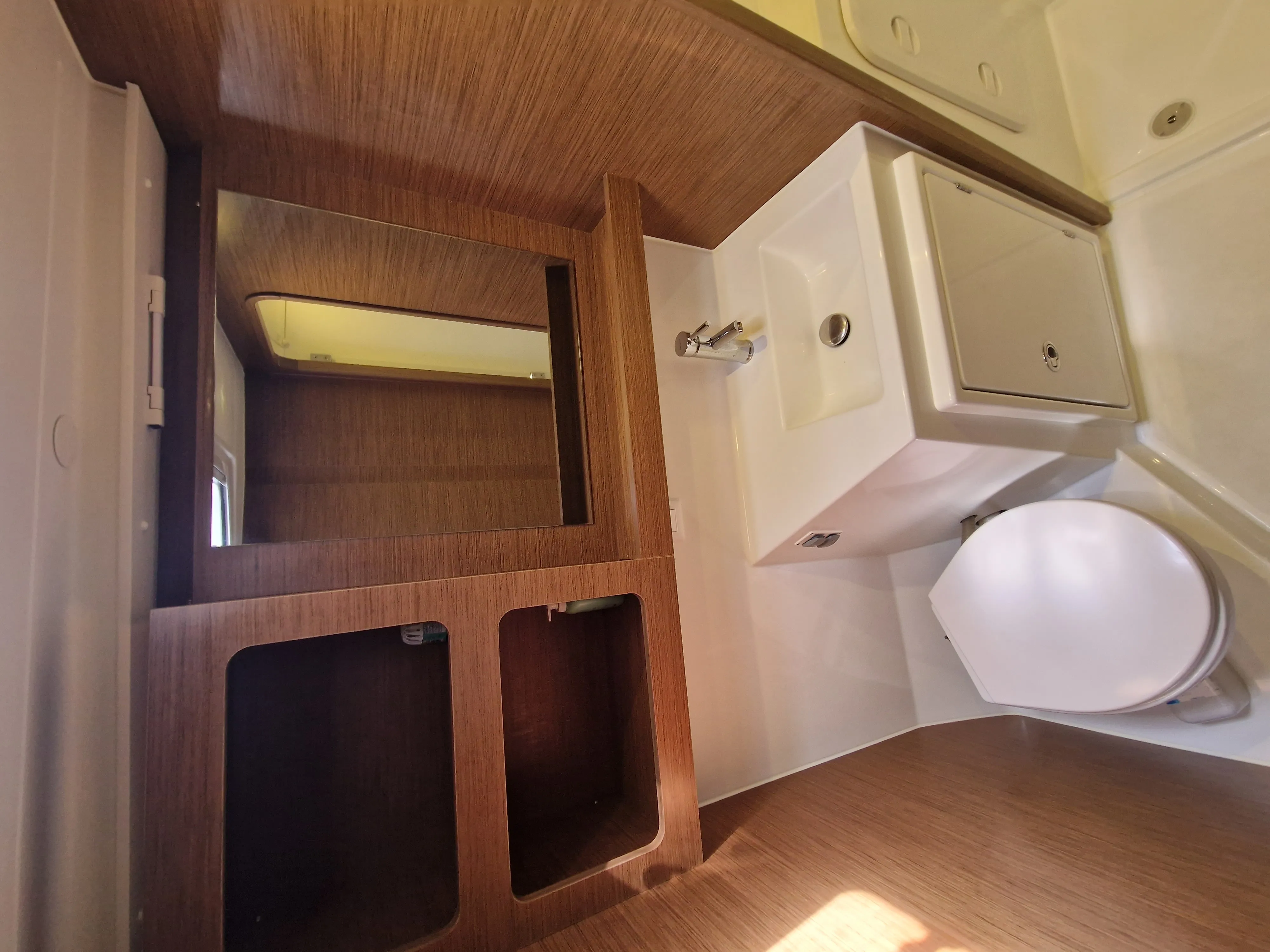Lagoon 42 Kireina — yacht photo 2