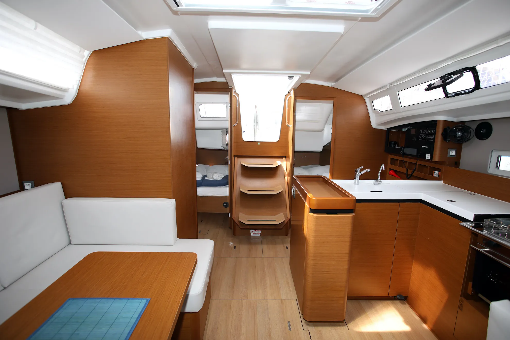 Sun Odyssey 410 Deba — фотография яхты 2