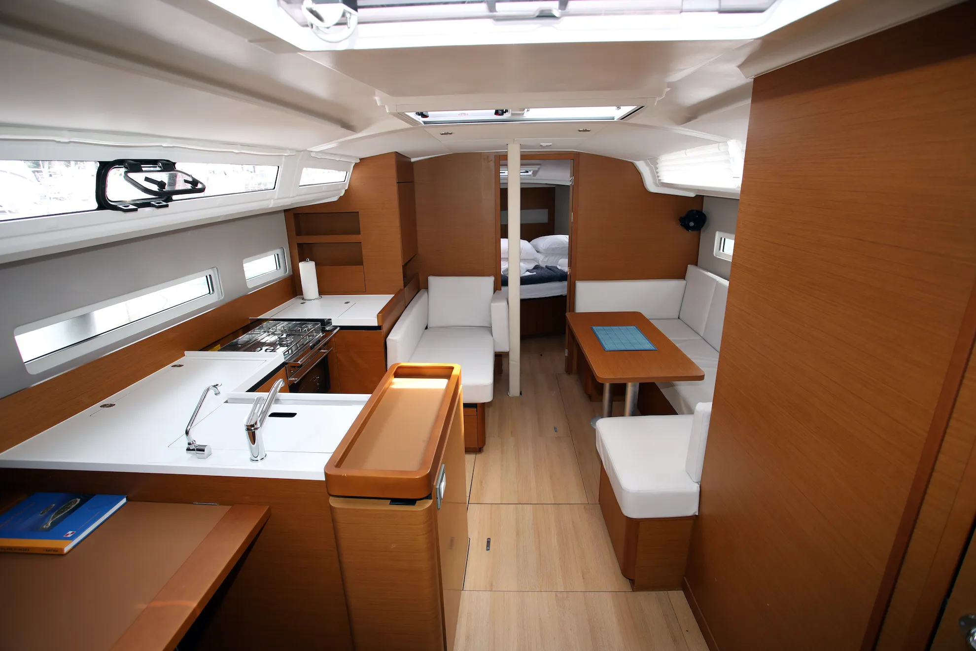 Sun Odyssey 410 Deba — фотография яхты 3