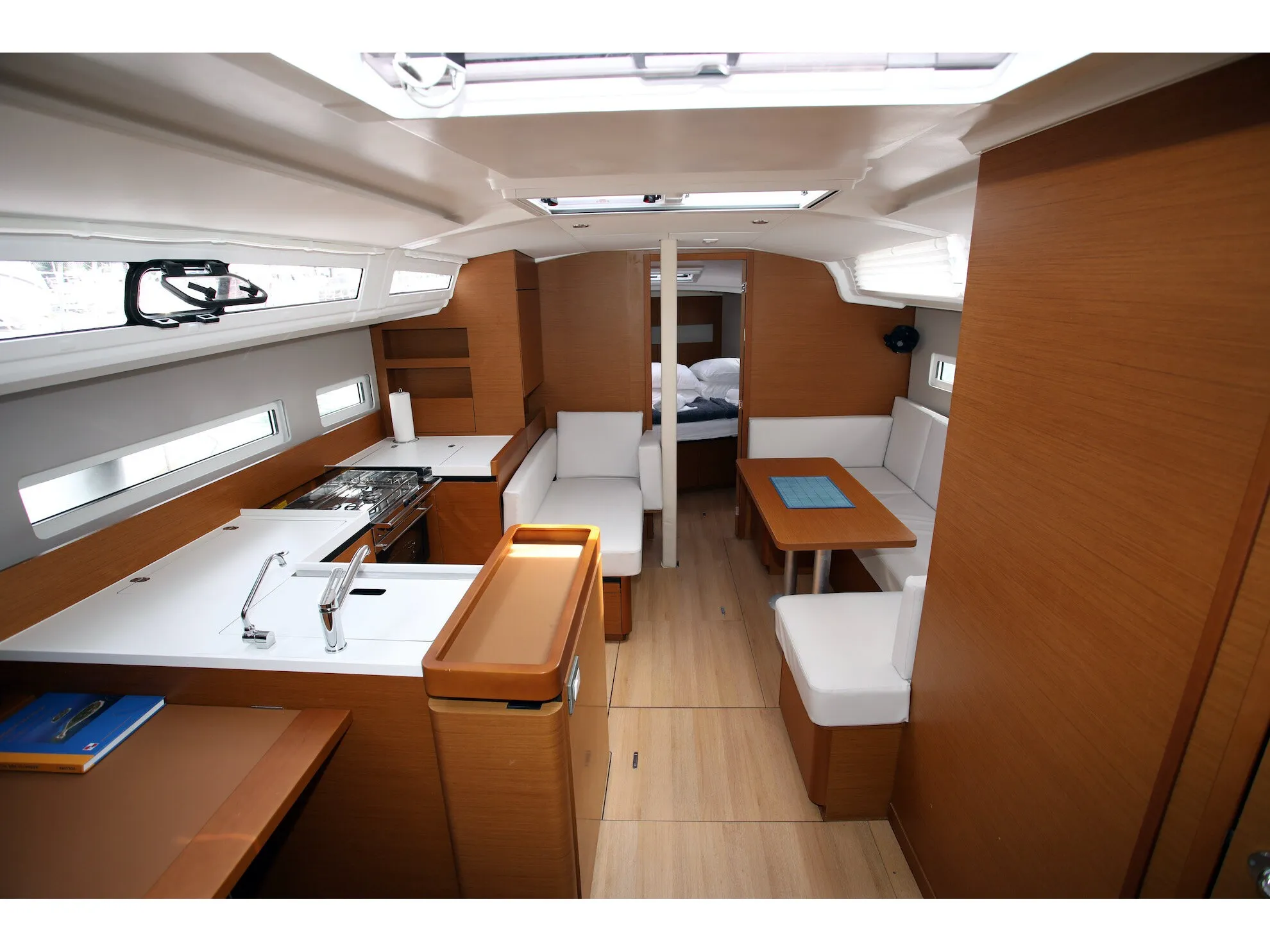 Sun Odyssey 410 Deba — фотография яхты 11