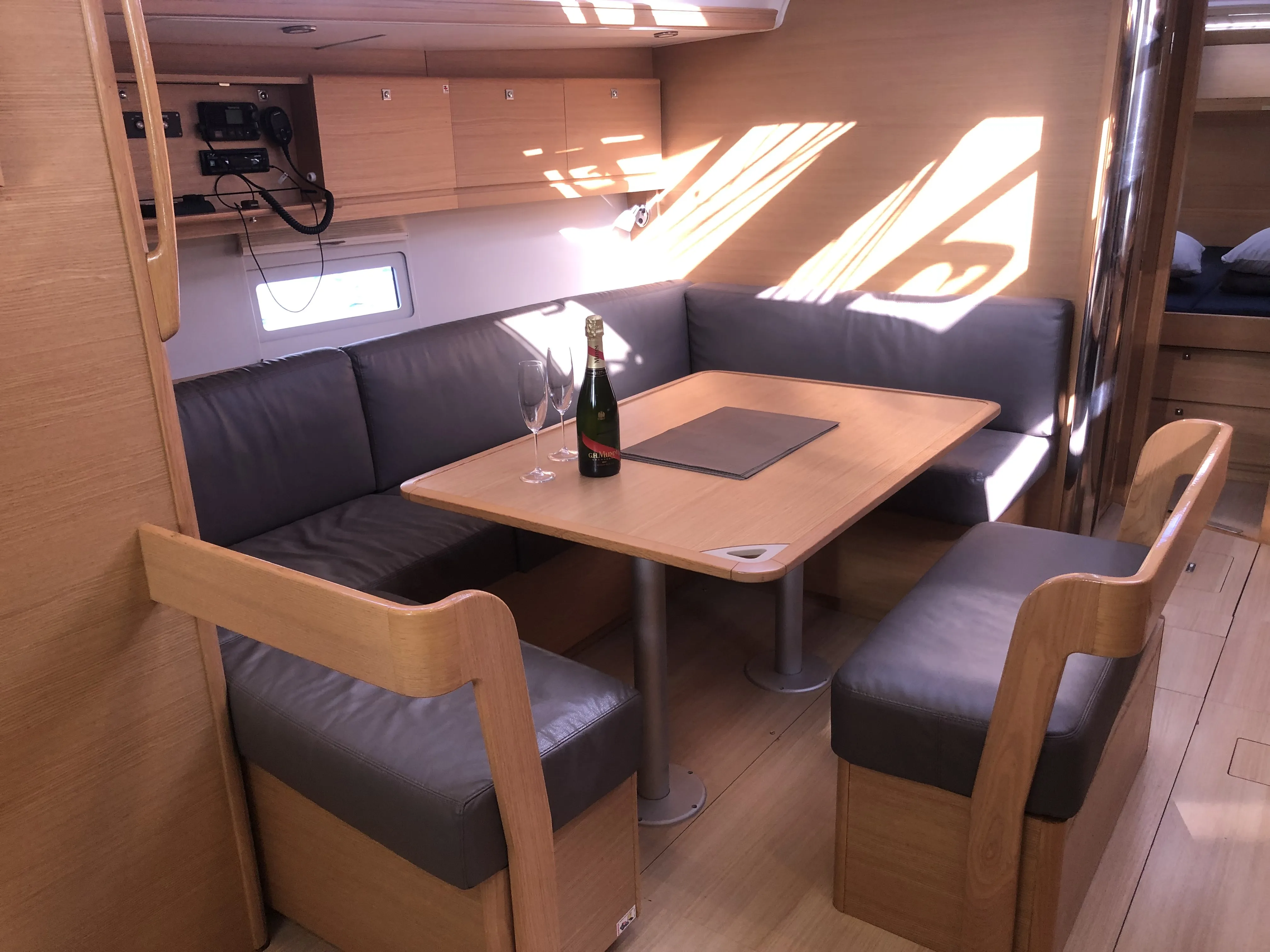 Dufour 430 Billywig — jahtikuva 2