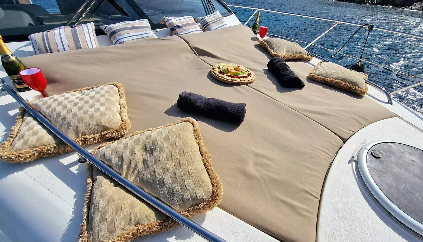 Fairlane Phantom 43 Fairline — yacht photo 5