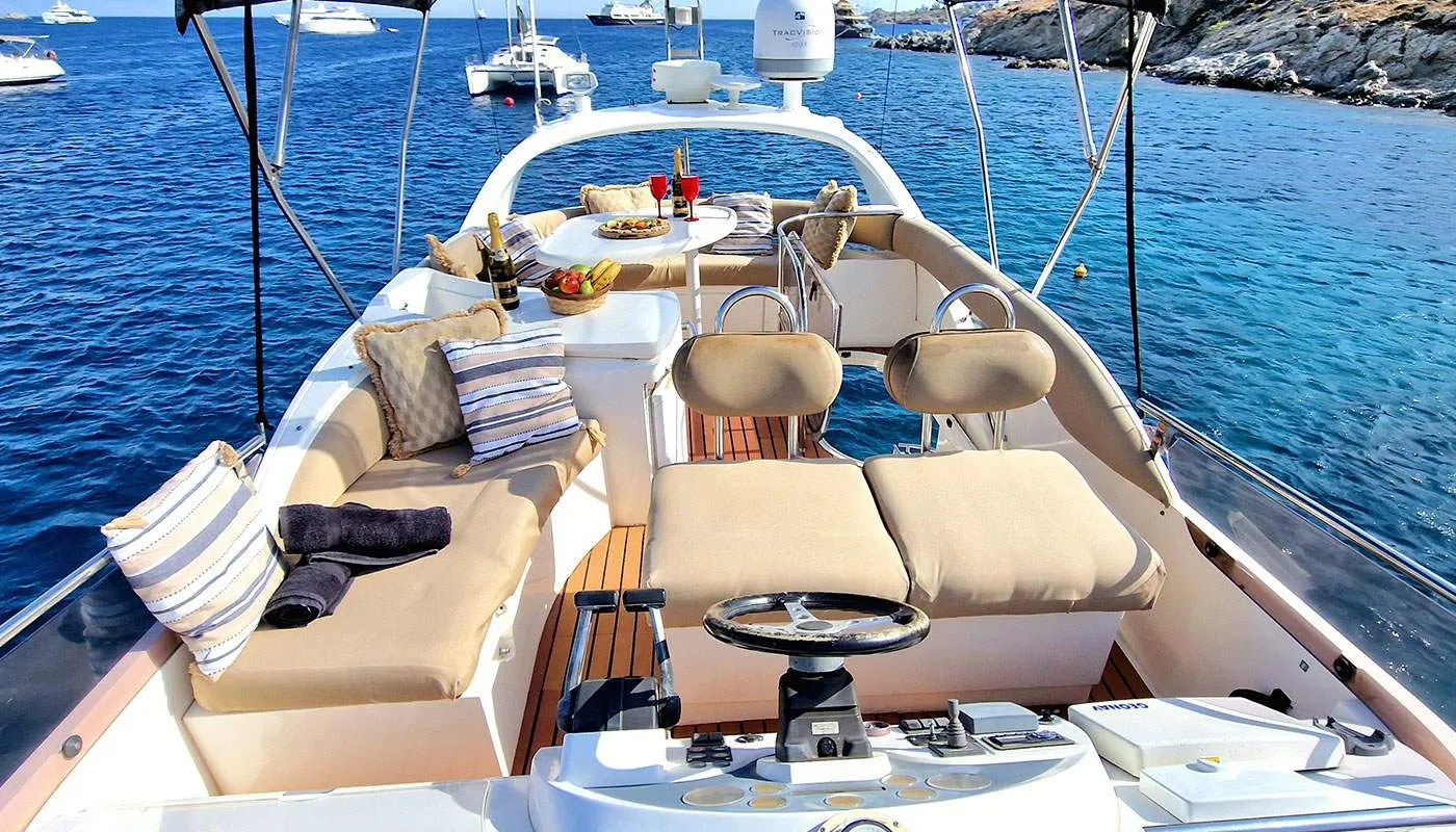 Fairlane Phantom 43 Fairline — yacht photo 12
